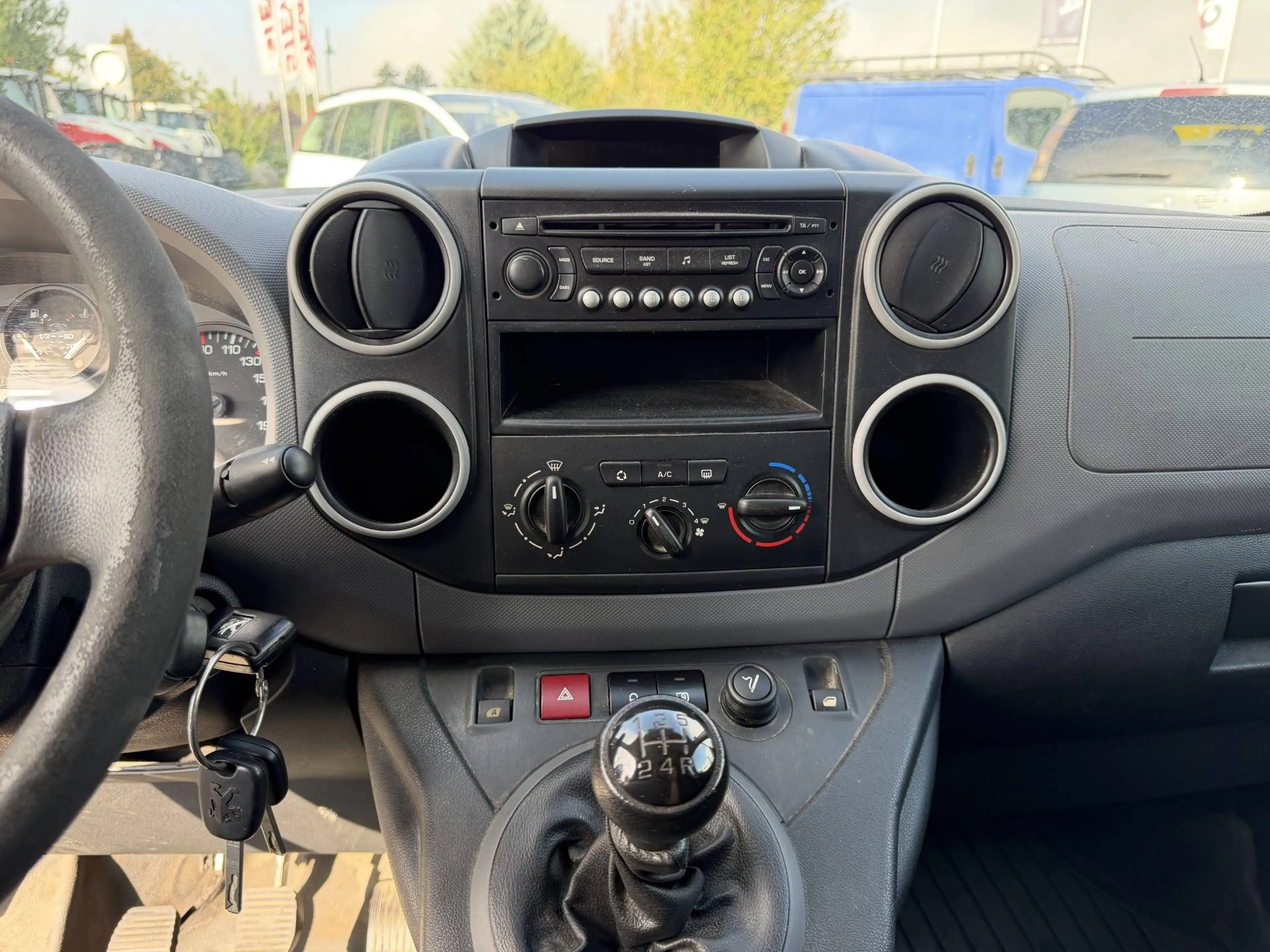Peugeot Partner L1 Komfort*PickerlNEU*Klima*AHK*Dachträger* — photo 9