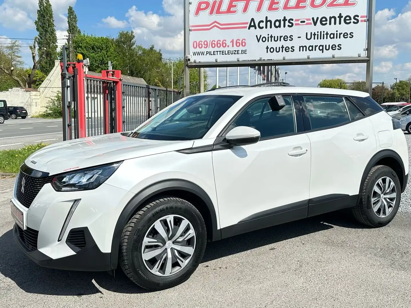 Peugeot 2008 1.5 BlueHDi Allure S CAPT AR/CARPLAY (11975 HTVA) Blanc - 2