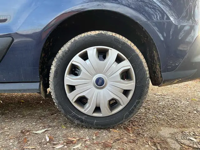 Ford Transit Connect view 9