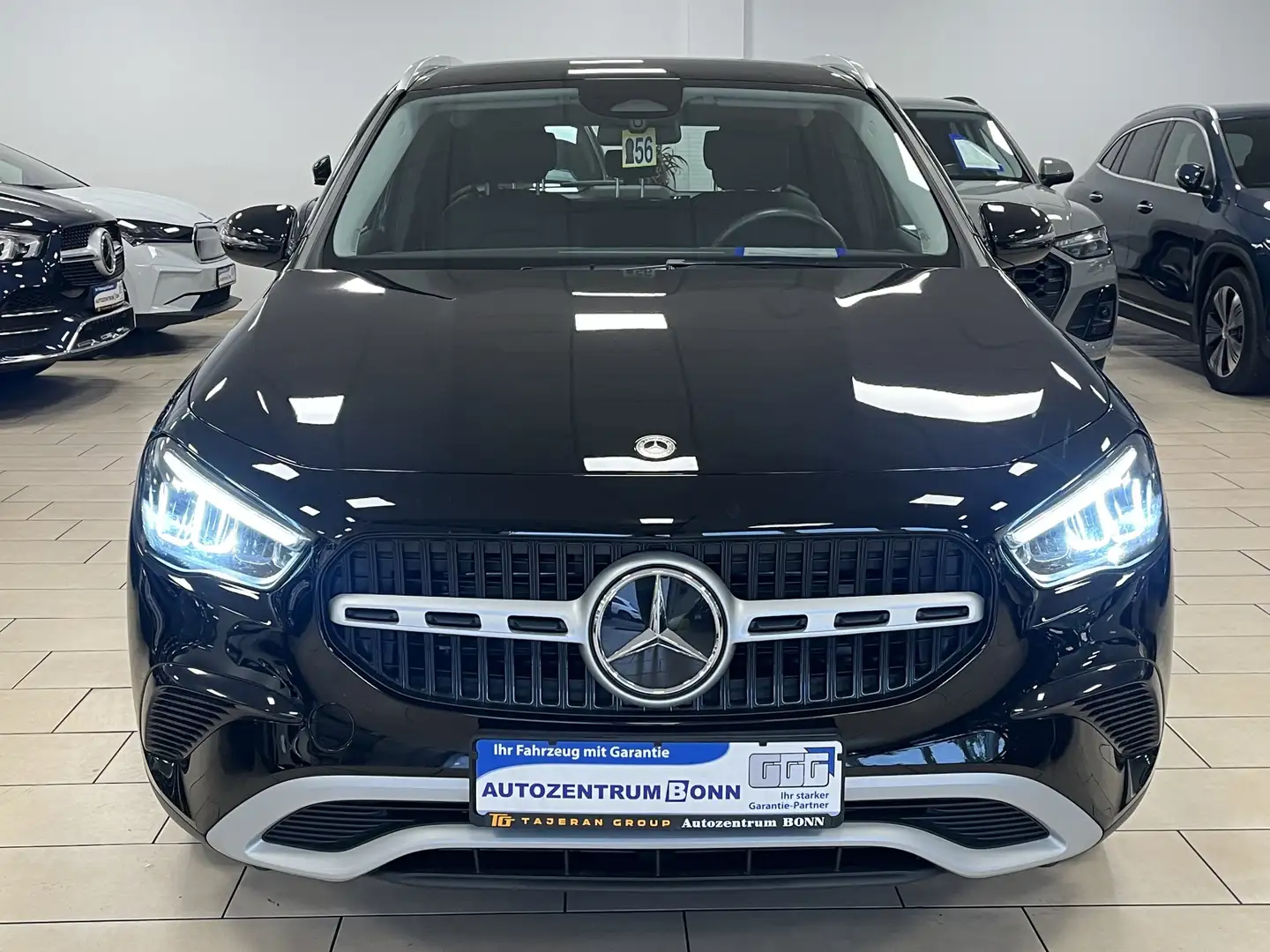 Mercedes-Benz GLA 180 ACC*LED*Navi*R-Cam*TeiLeder*SHZ*KlimaAu* Schwarz - 2