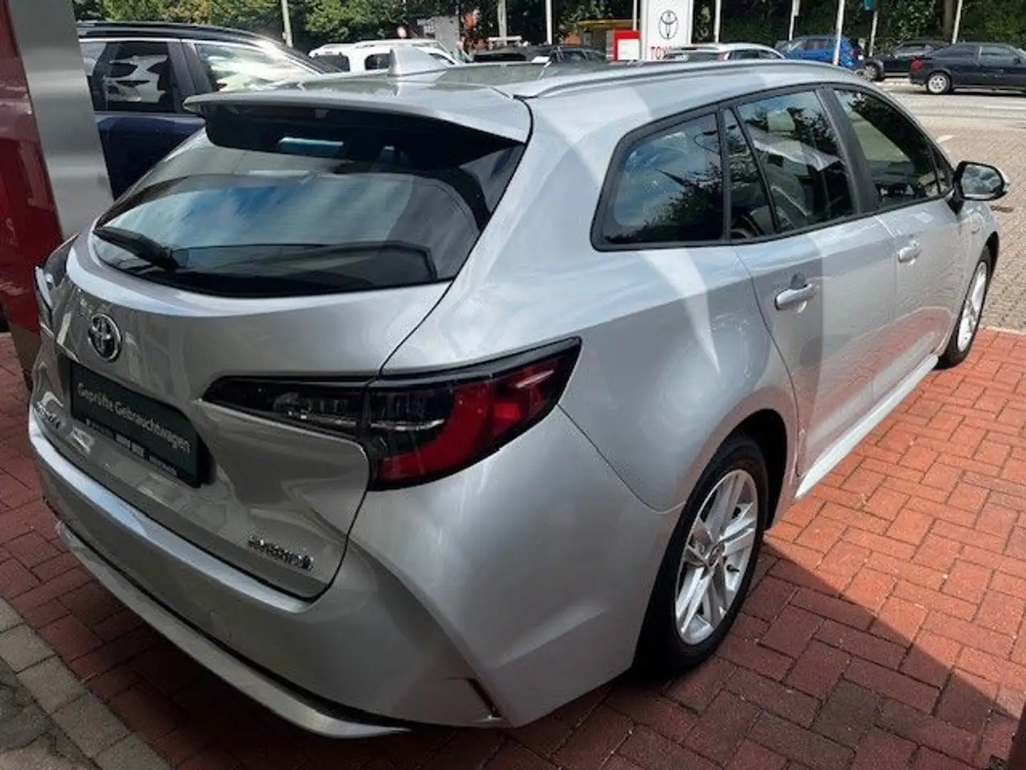 Toyota Corolla TS 1,8 Hybrid Business Edition Zilver - 2