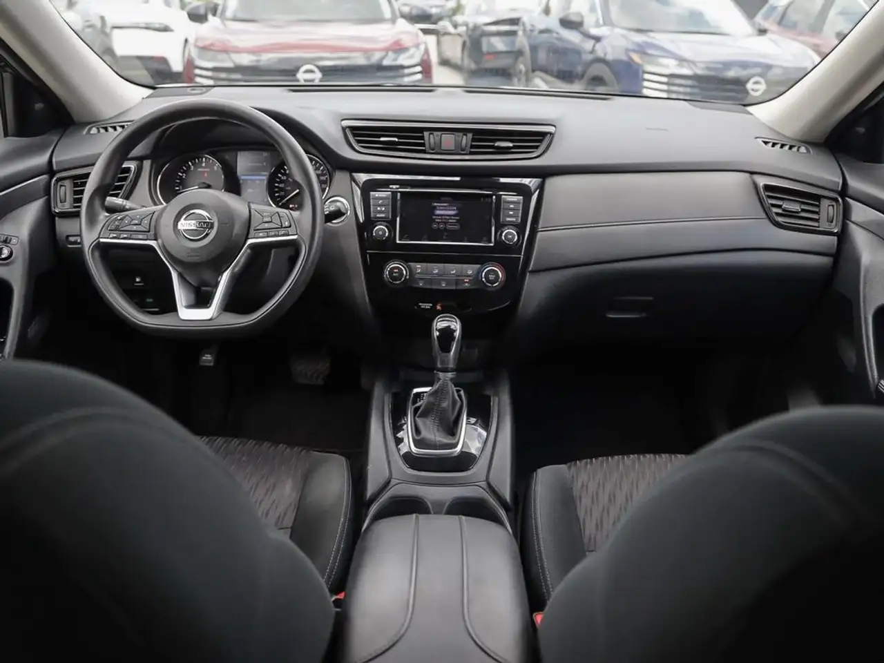Nissan Rogue снимка Nissan Rogue