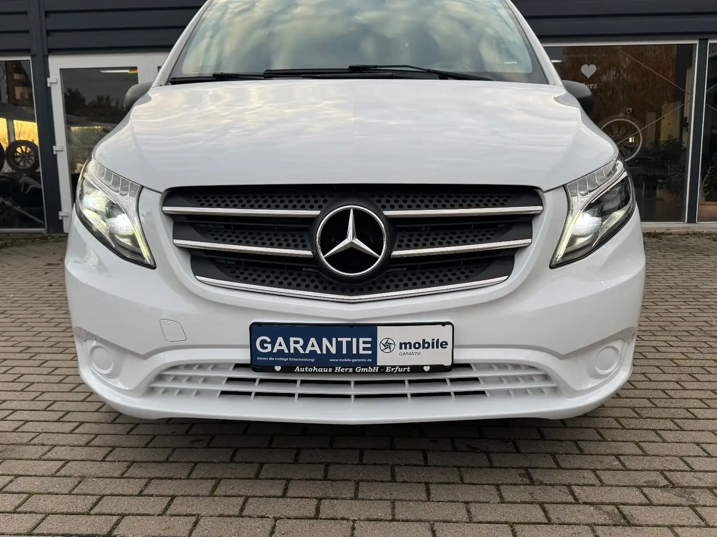 Mercedes-Benz Vito 119*Lang*LED*Standheiz*AHK*Navi*R-Cam*1.Hd Weiß - 2