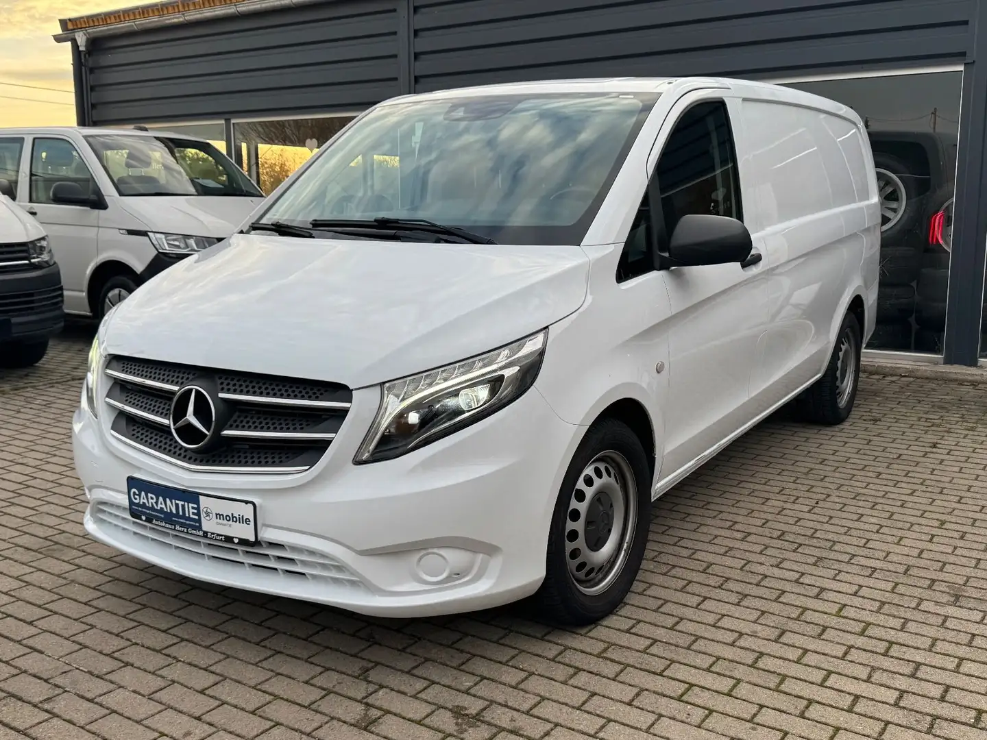 Mercedes-Benz Vito 119*Lang*LED*Standheiz*AHK*Navi*R-Cam*1.Hd Weiß - 1