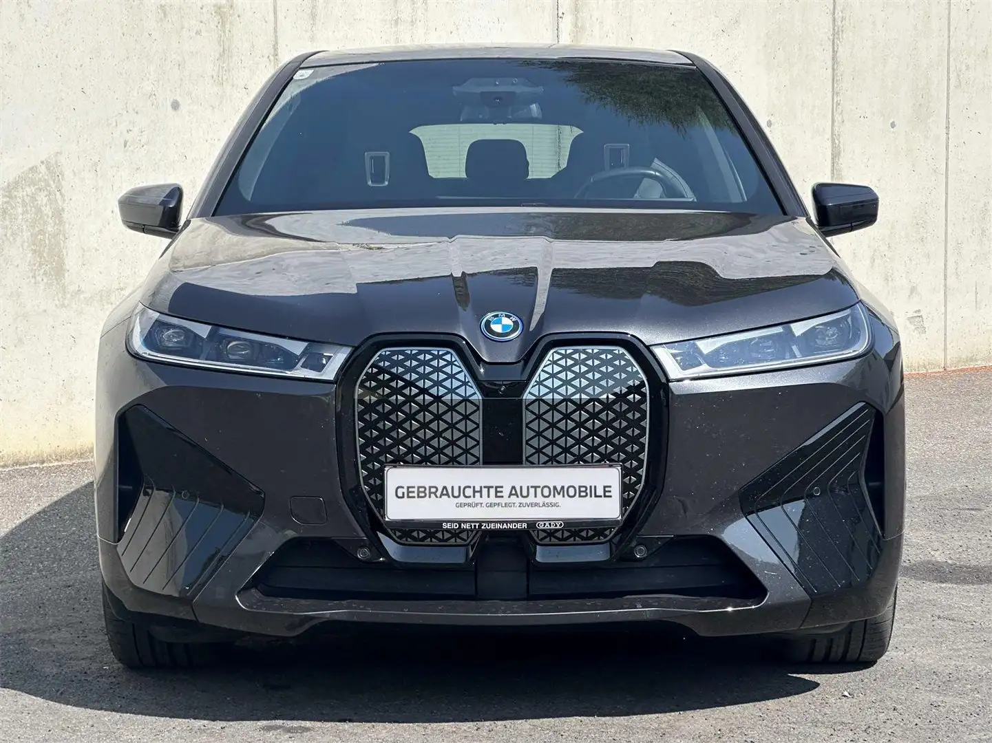 BMW iX xDrive50 Чорний - 2