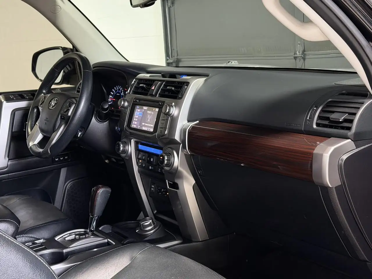 Toyota 4-Runner снимка Toyota 4-Runner