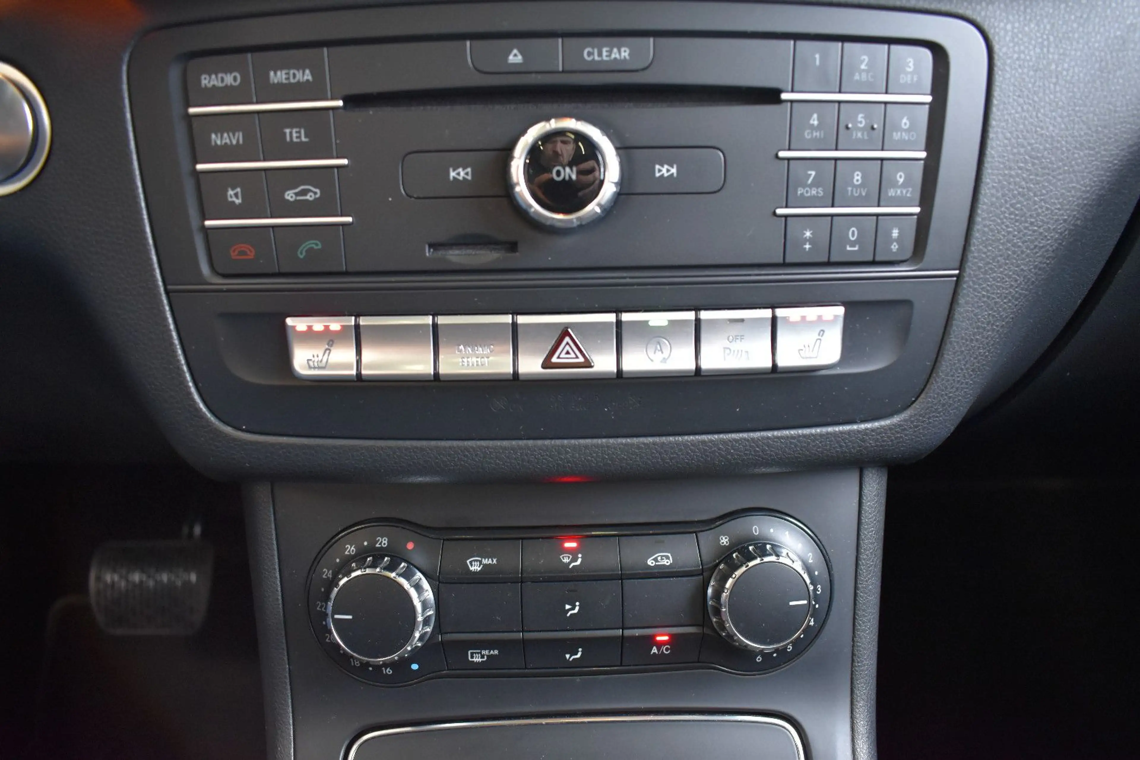 Mercedes-Benz B 200 CDI Style 7G-DCT LED~Panorama~Navi3D — photo 13