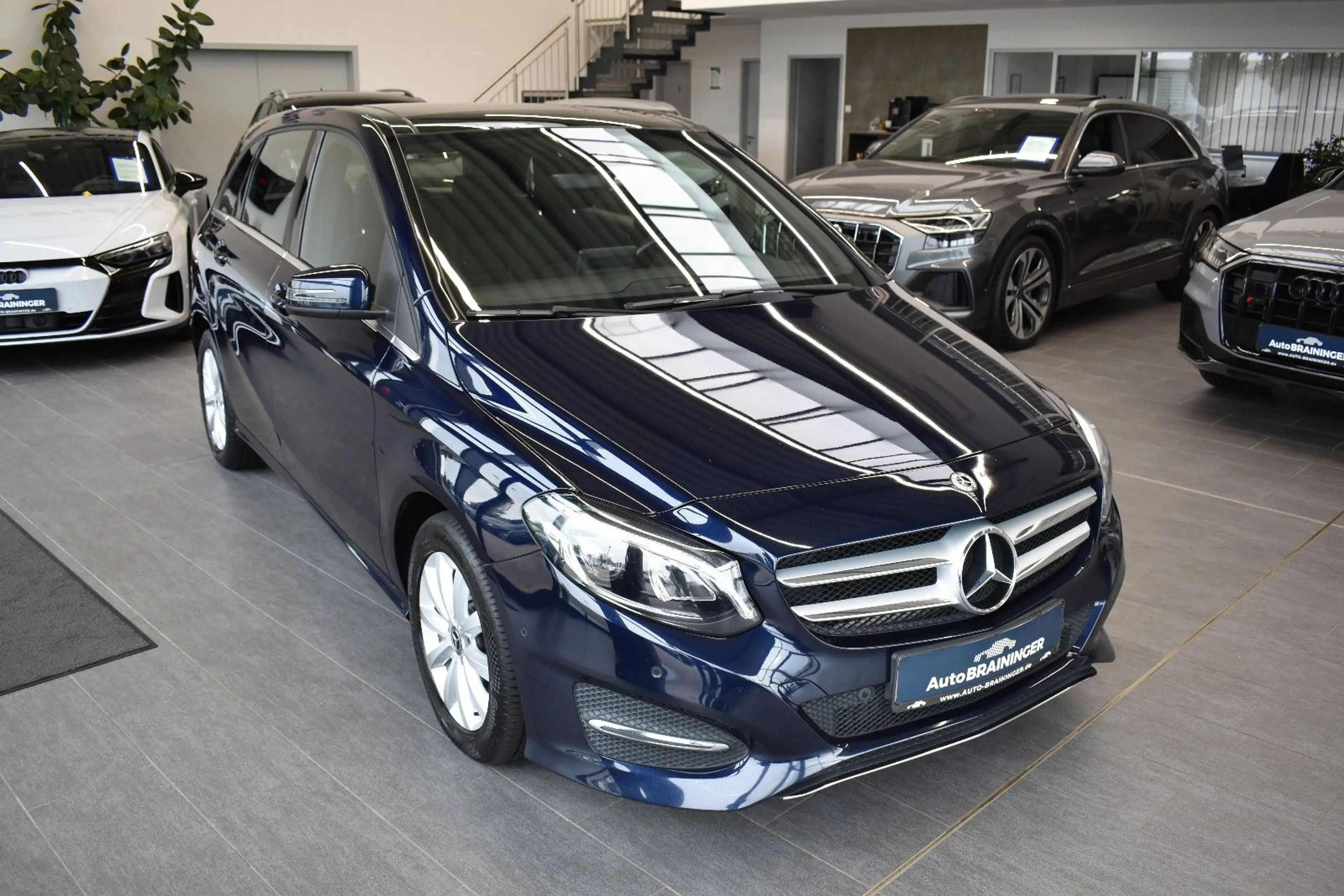 Mercedes-Benz B 200 CDI Style 7G-DCT LED~Panorama~Navi3D — photo 5