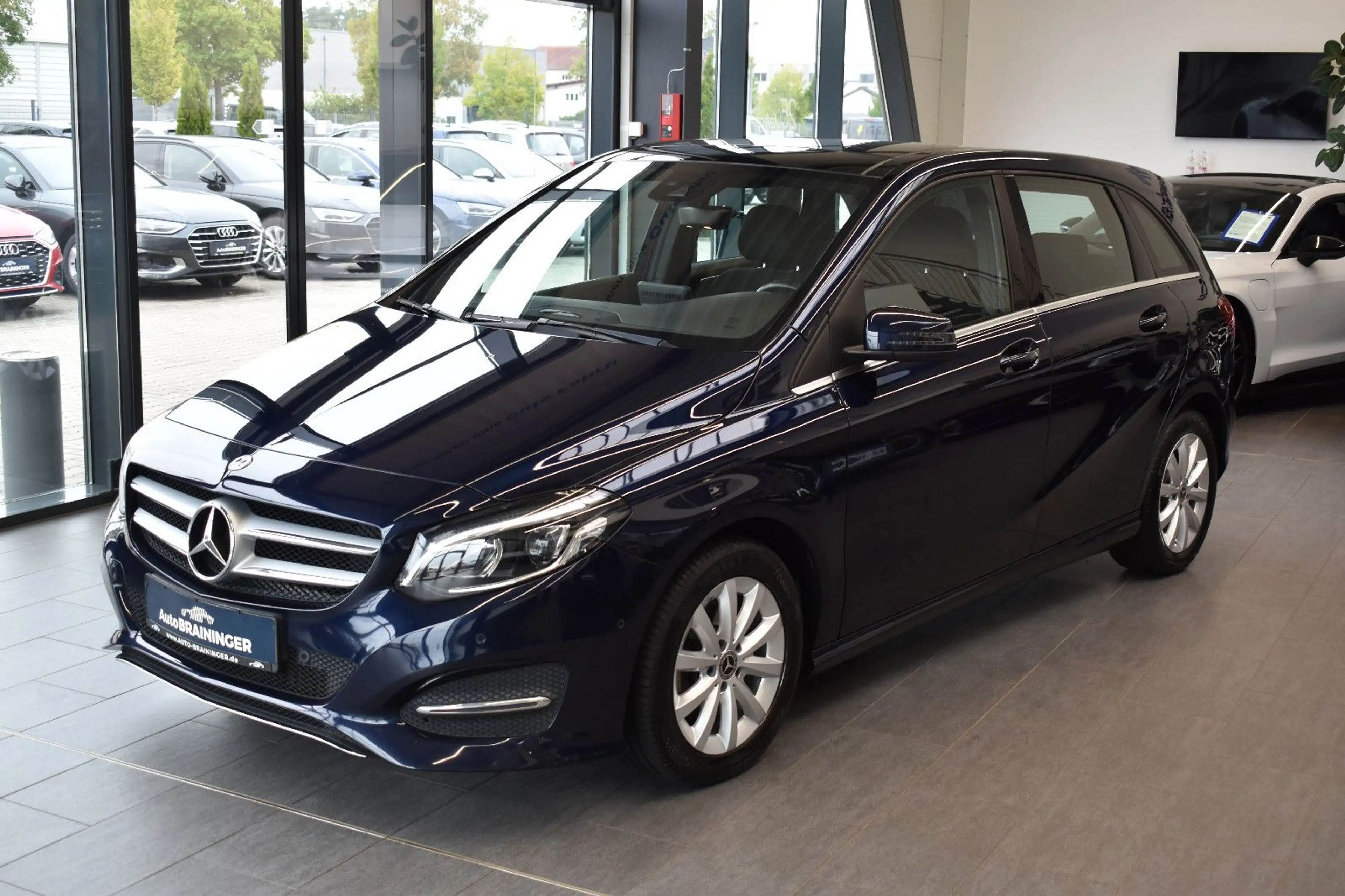 Mercedes-Benz B 200 CDI Style 7G-DCT LED~Panorama~Navi3D — photo 4