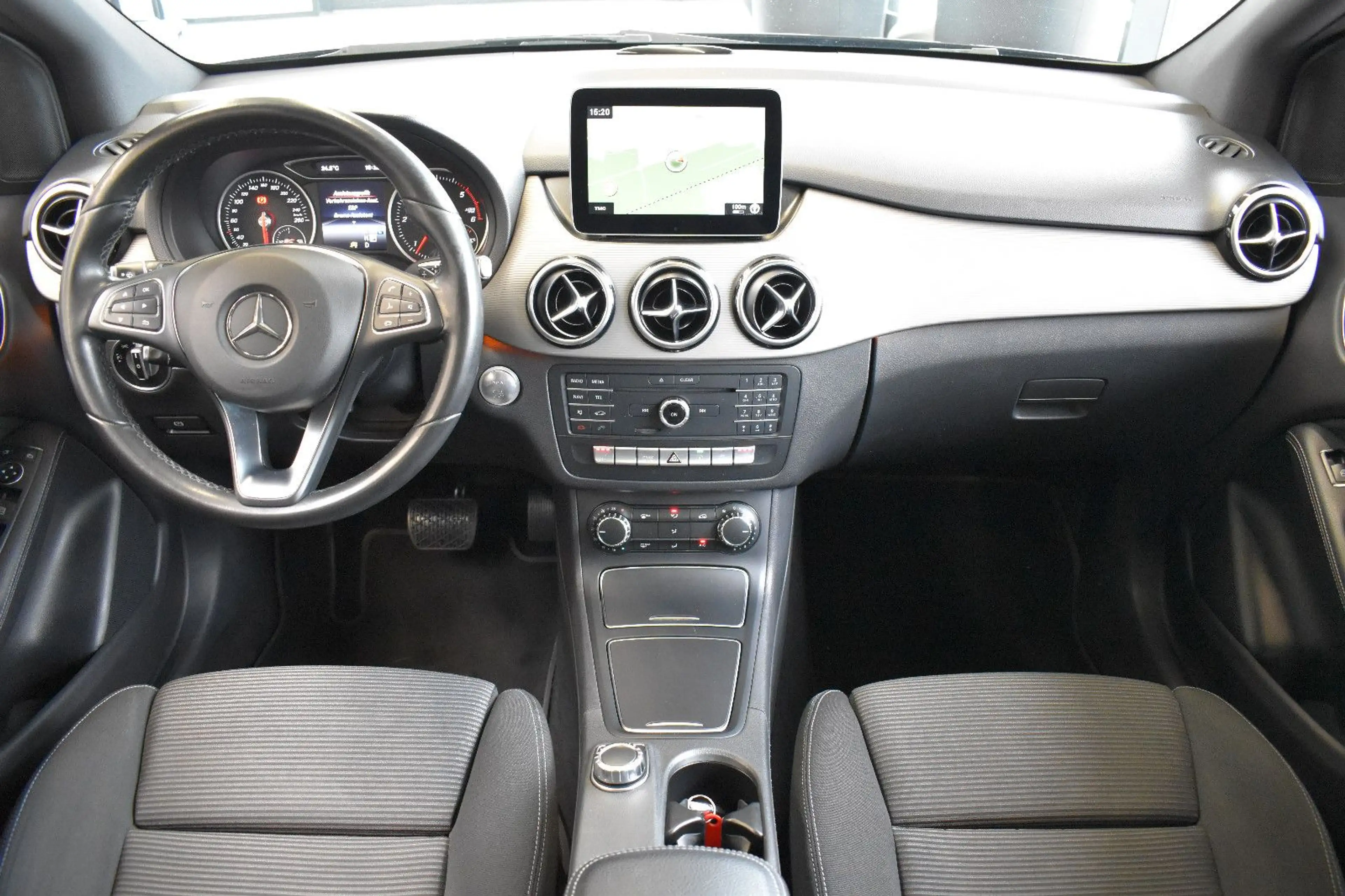 Mercedes-Benz B 200 CDI Style 7G-DCT LED~Panorama~Navi3D — photo 3