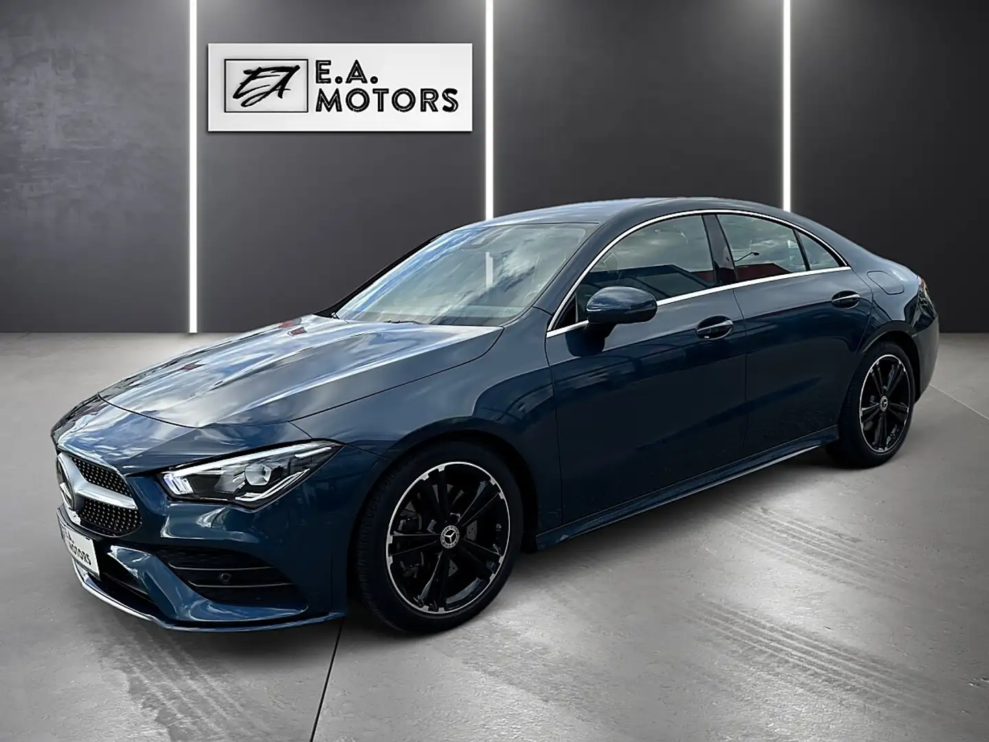 Mercedes-Benz CLA 200 AMG Line Blau - 1