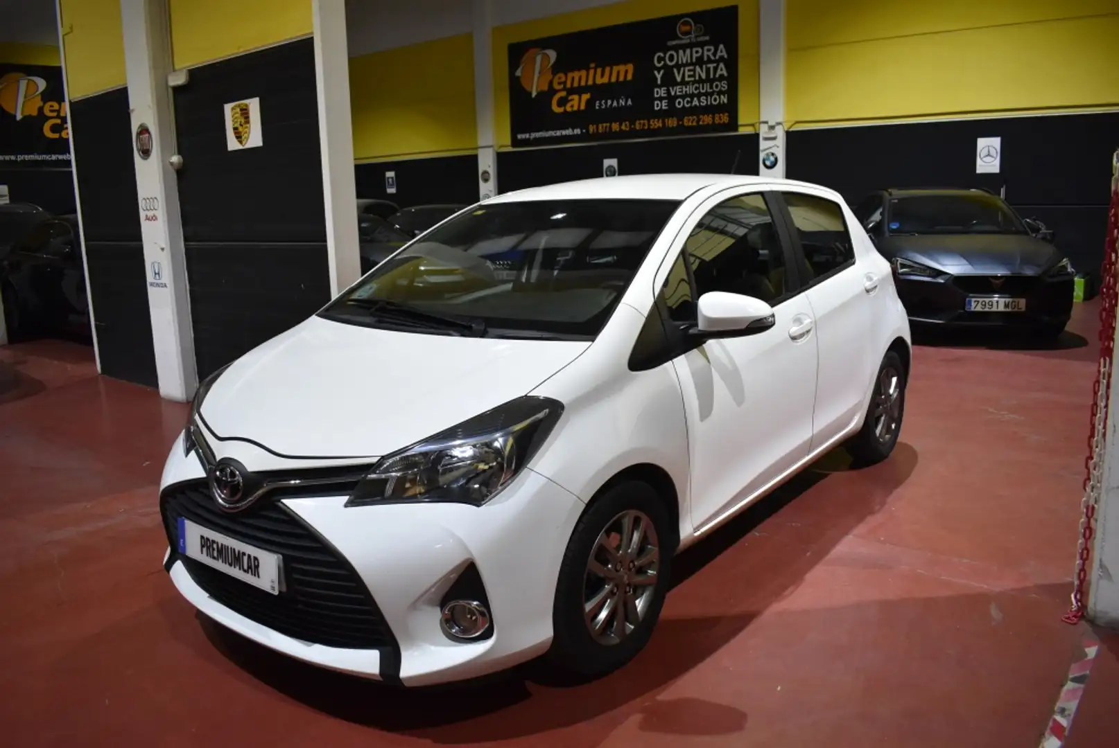 Toyota Yaris 1.0 Active Weiß - 1