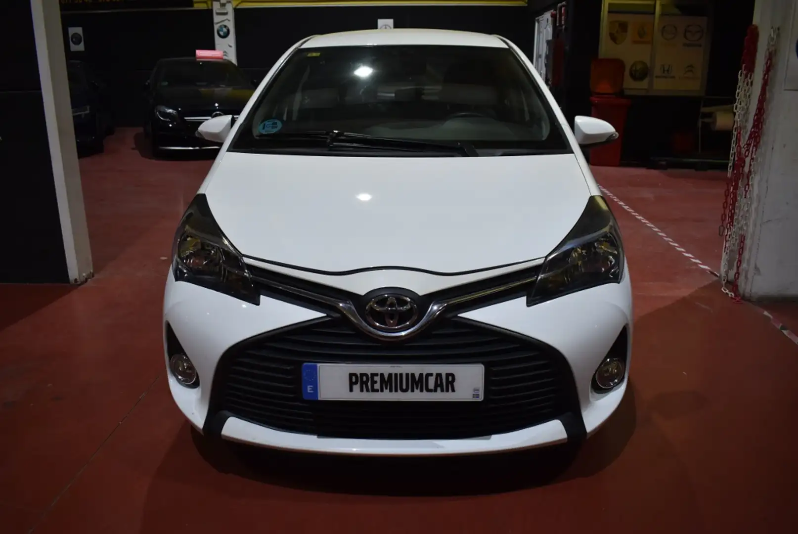 Toyota Yaris 1.0 Active Weiß - 2