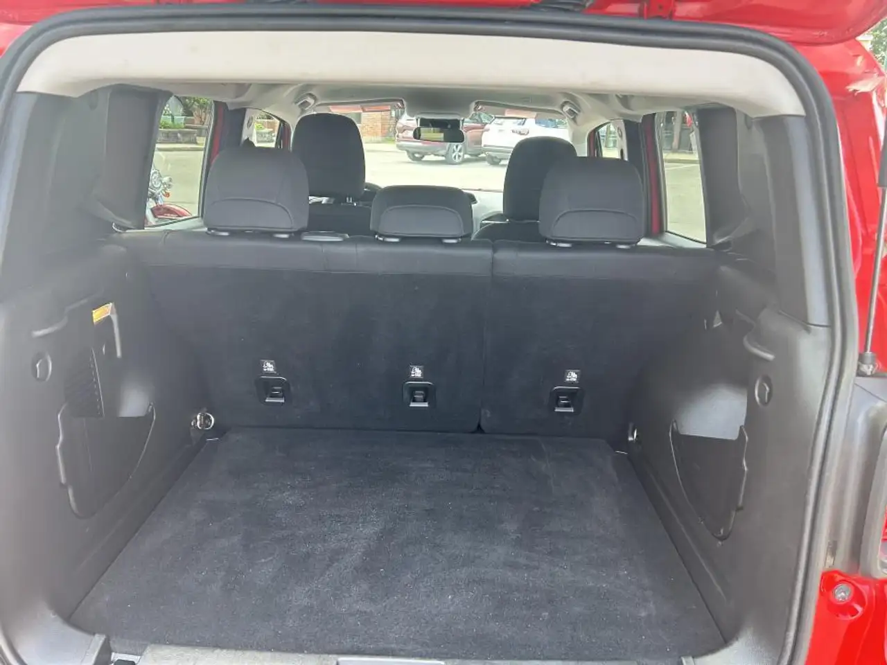 Jeep Renegade снимка Jeep Renegade