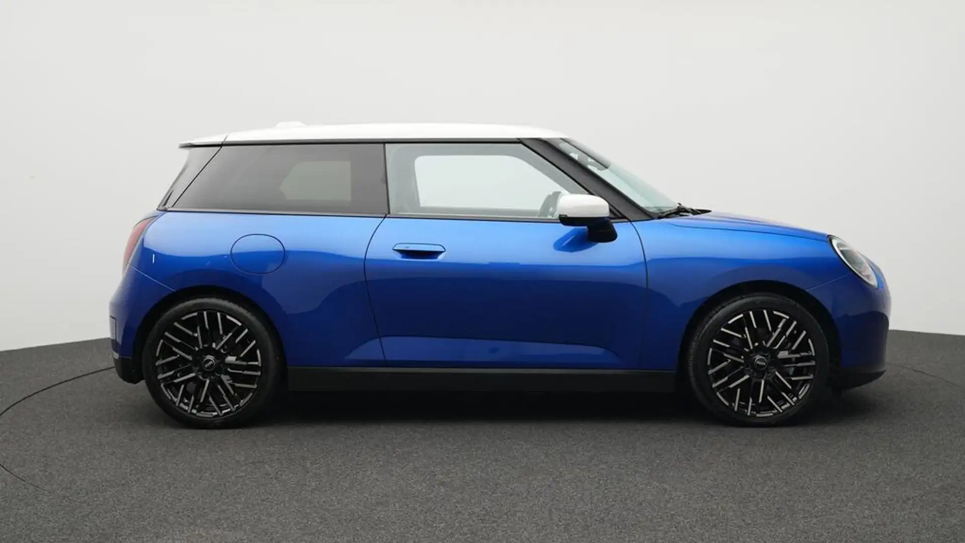 MINI Cooper SE Favoured Trim Blau - 2