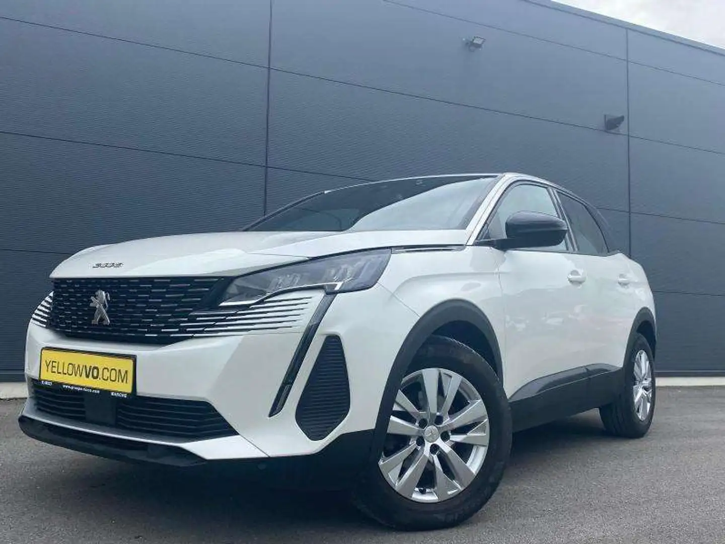 Peugeot 3008 Active Pack / EAT8 / 1.5 BlueH Bílá - 1