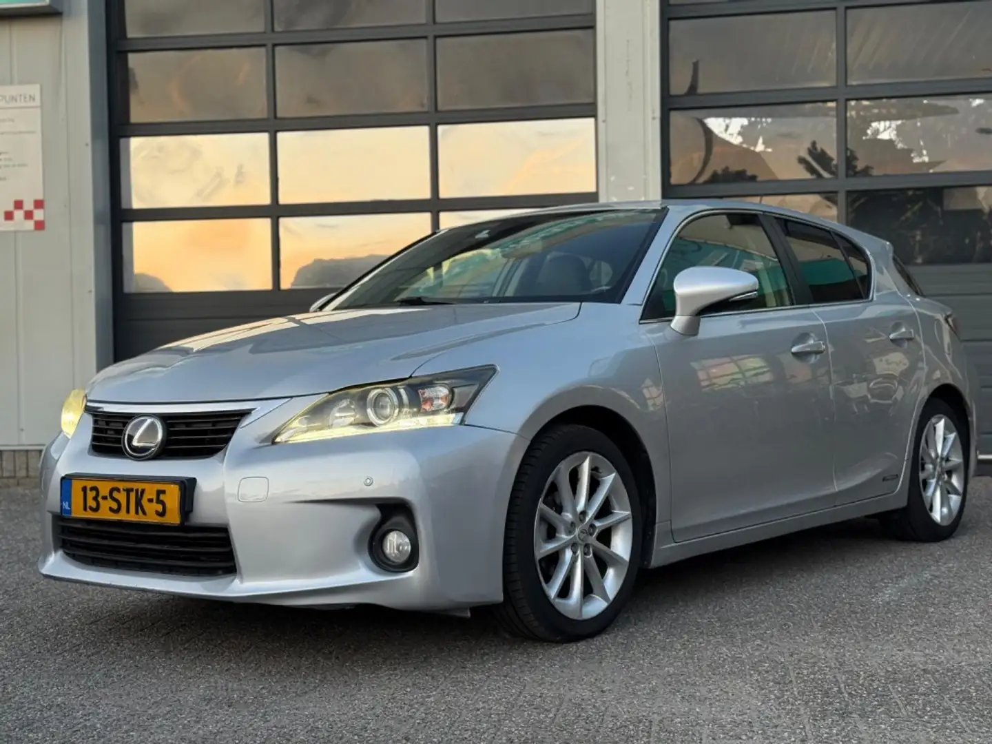Lexus CT 200h Hybrid Grijs - 2