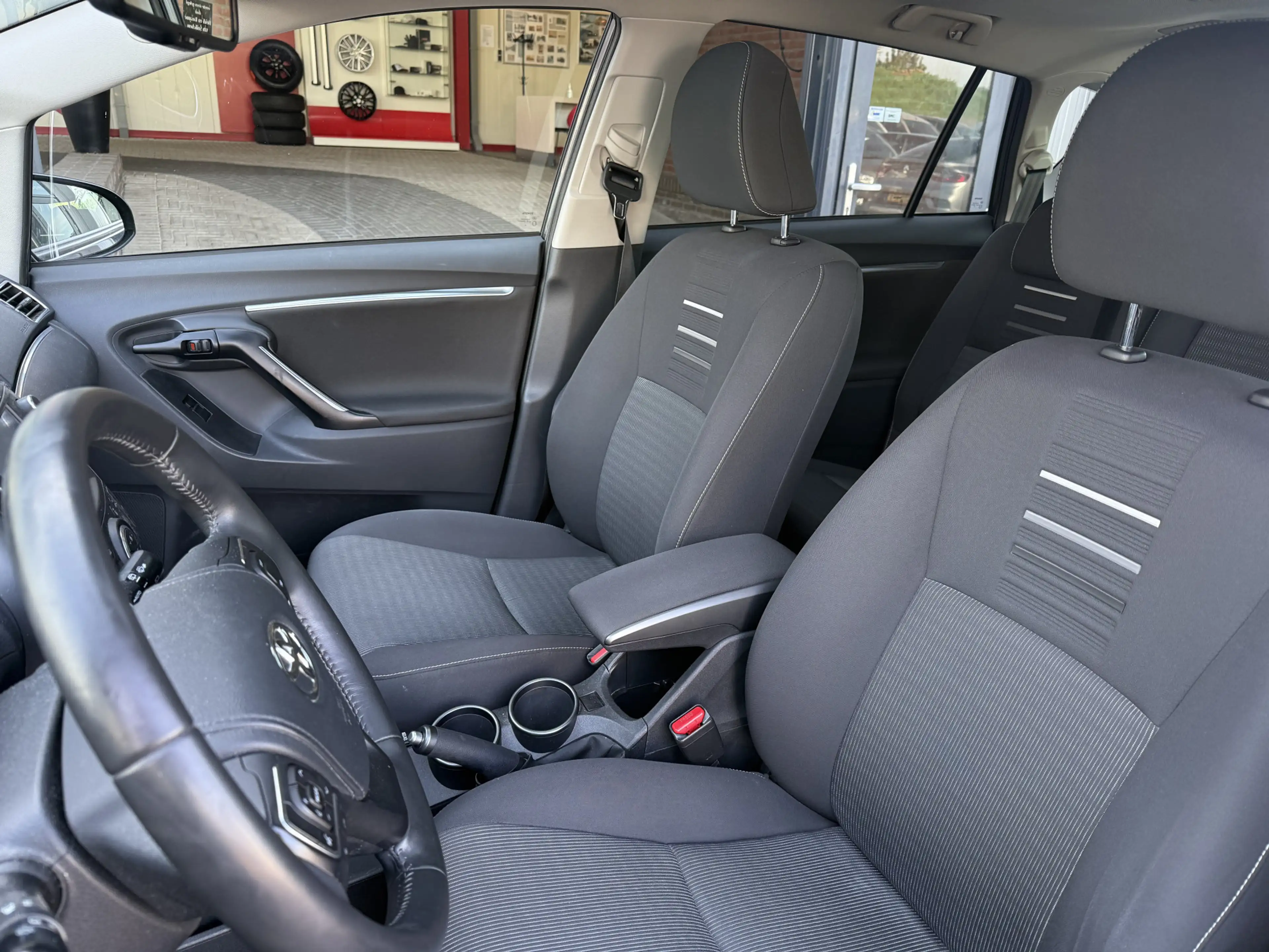 Toyota Verso 1.8 VVT-i Dynamic — photo 14
