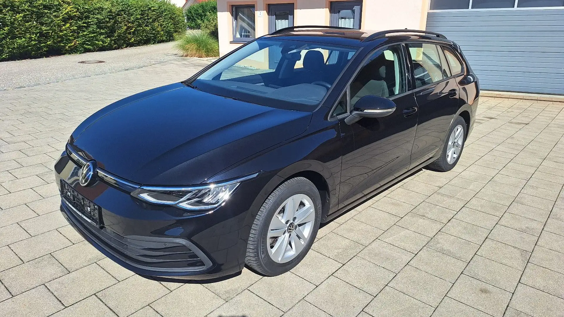 Volkswagen Golf VIII Variant Life NAVI, SHZ, ACC Schwarz - 1