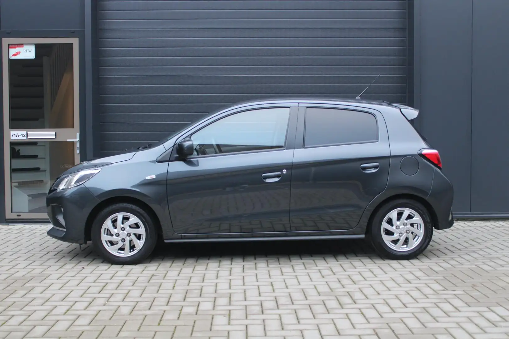 Mitsubishi Space Star 1.2 Dynamic 5-deurs | Automaat | Trekhaak | Airco Grijs - 2