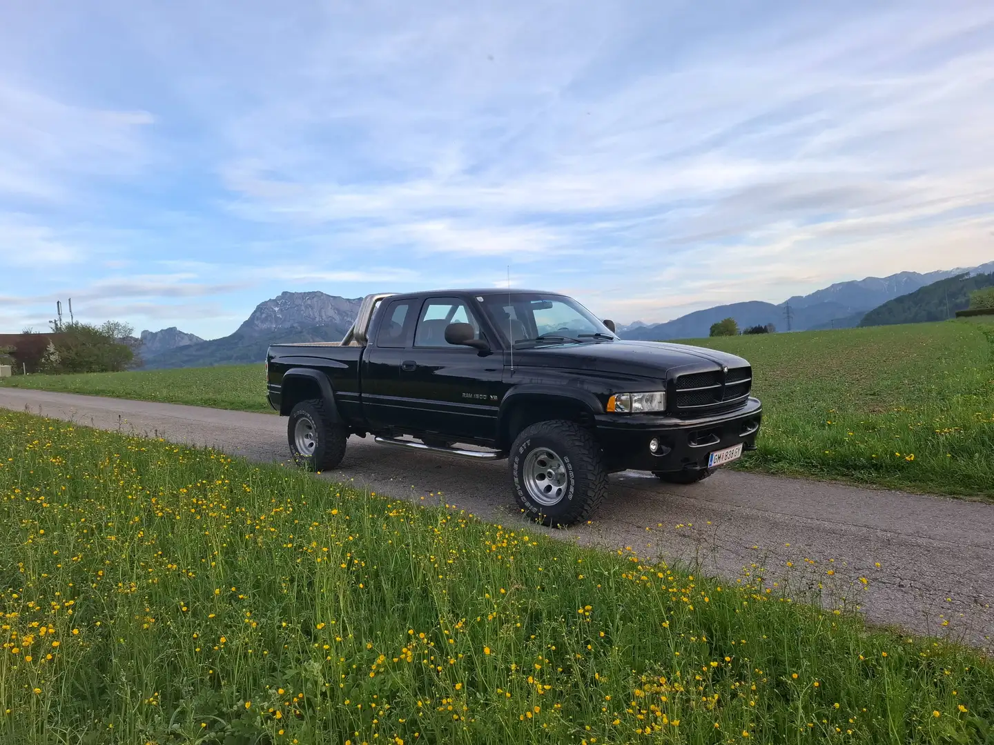 Dodge RAM 1500 Schwarz - 1