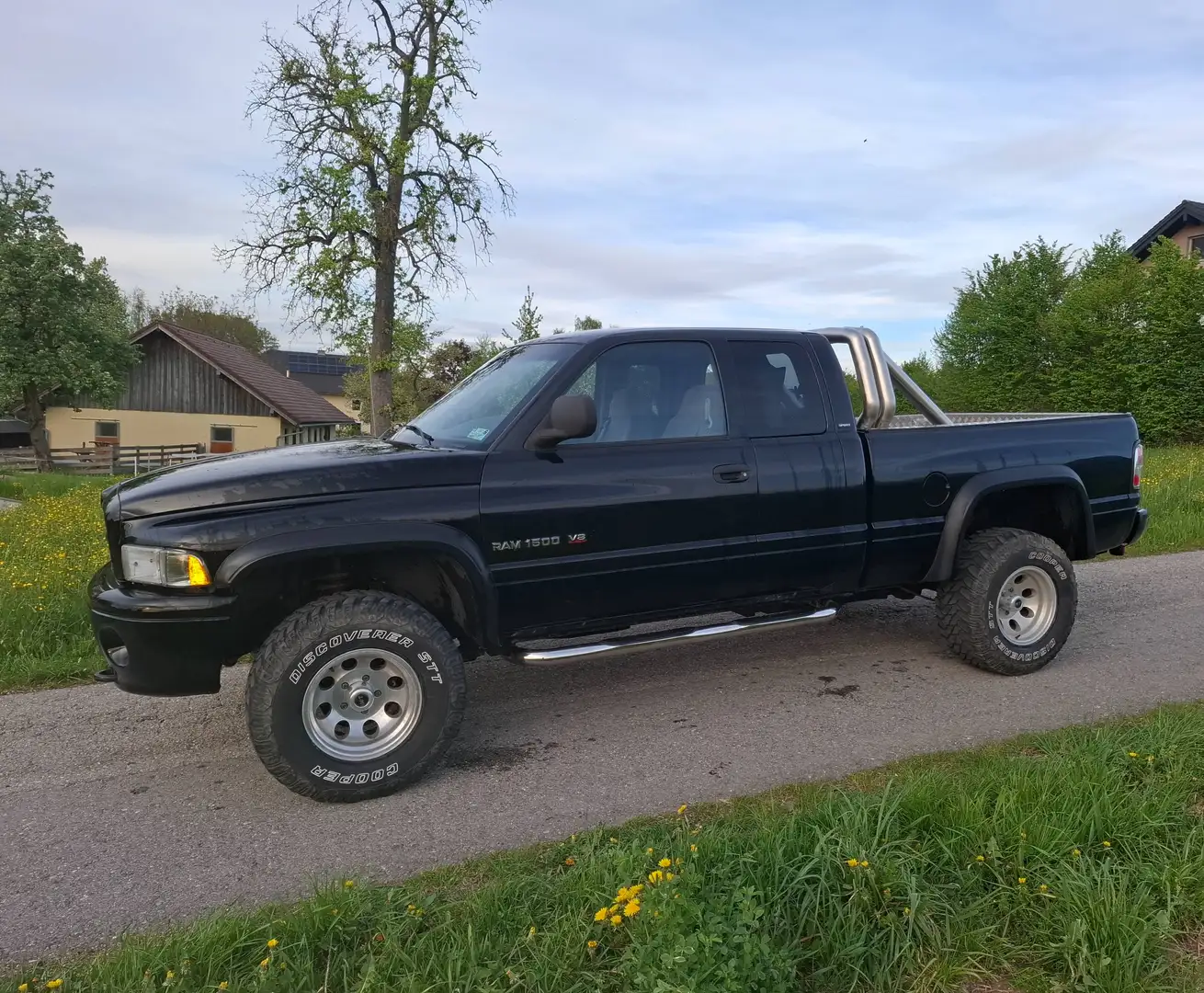 Dodge RAM 1500 Schwarz - 2