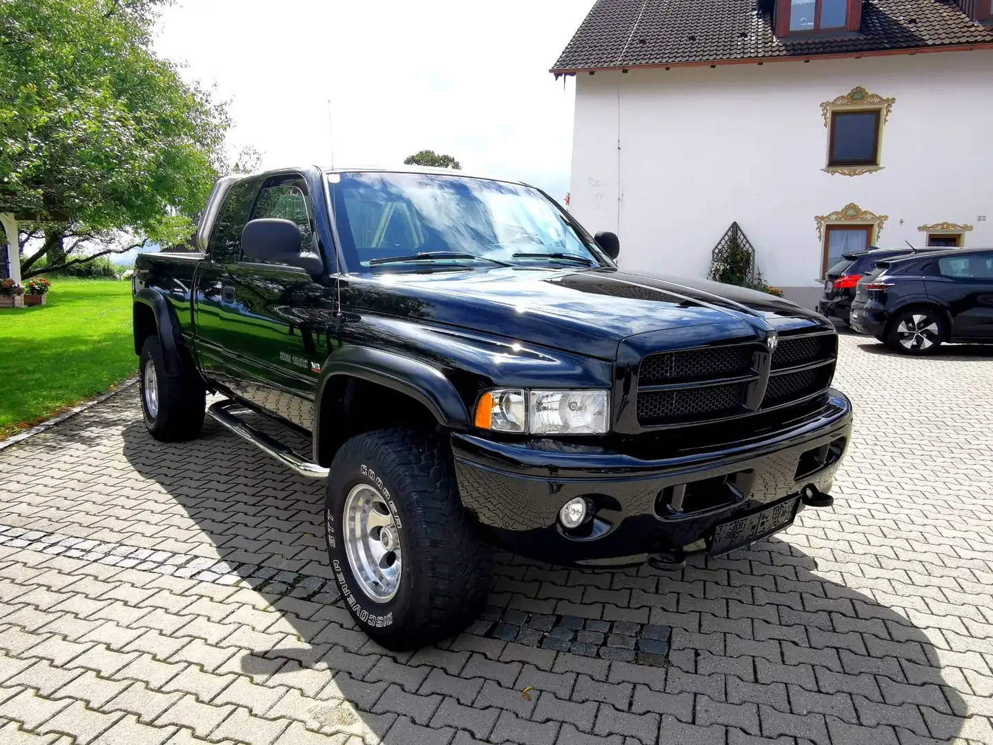Dodge RAM 1500 Schwarz - 2