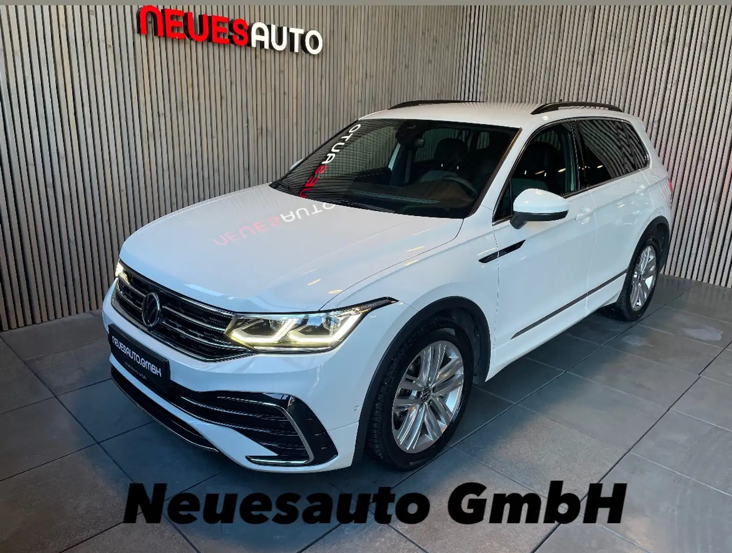 Volkswagen Tiguan R-Line 4Motion*DSG*AHK*Matrix*ACC*Standheizung* Weiß - 1