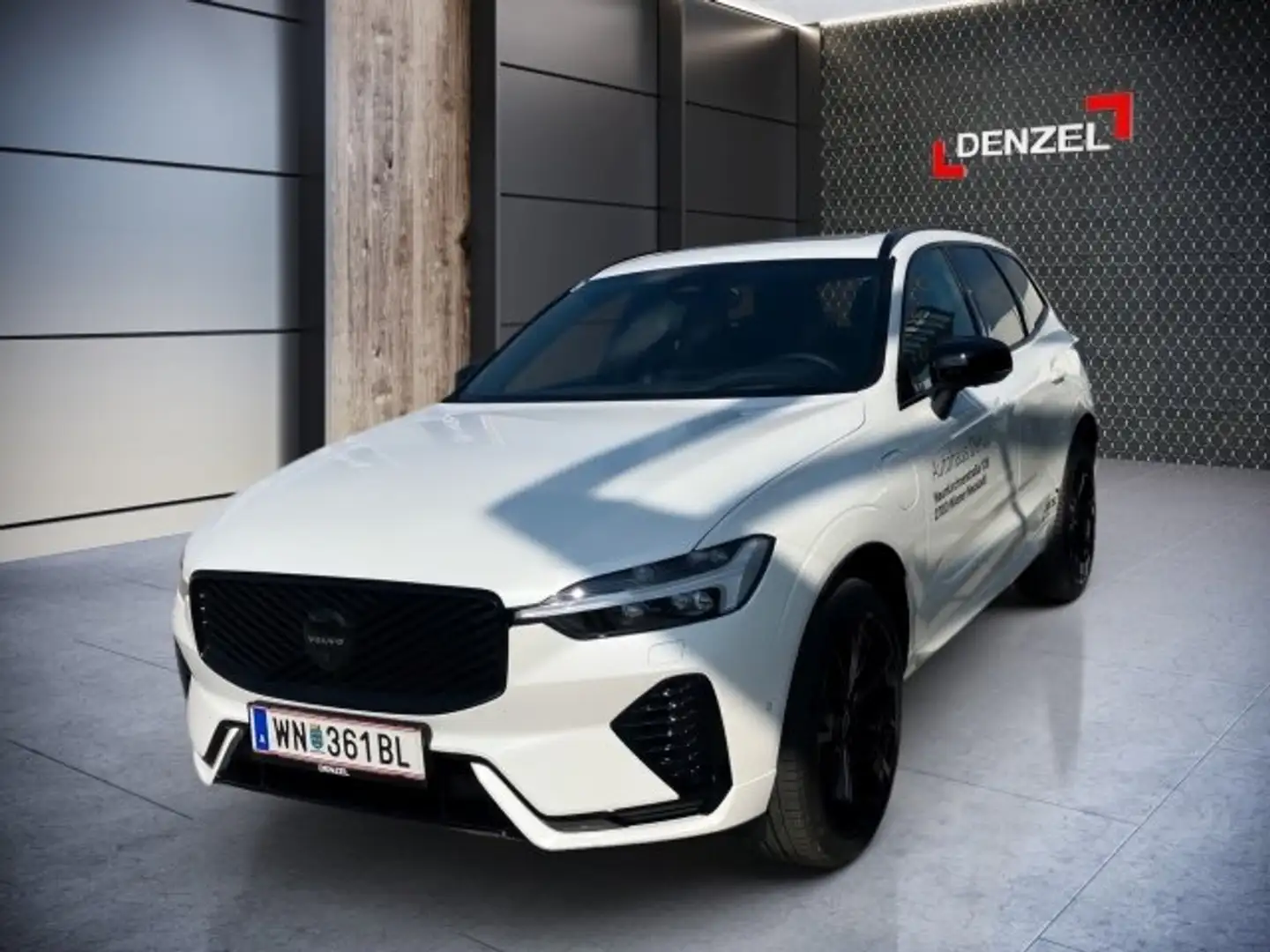 Volvo XC60 Black Edition T6 AWD Plug-in Hybrid Elektrisch/Ben Weiß - 2