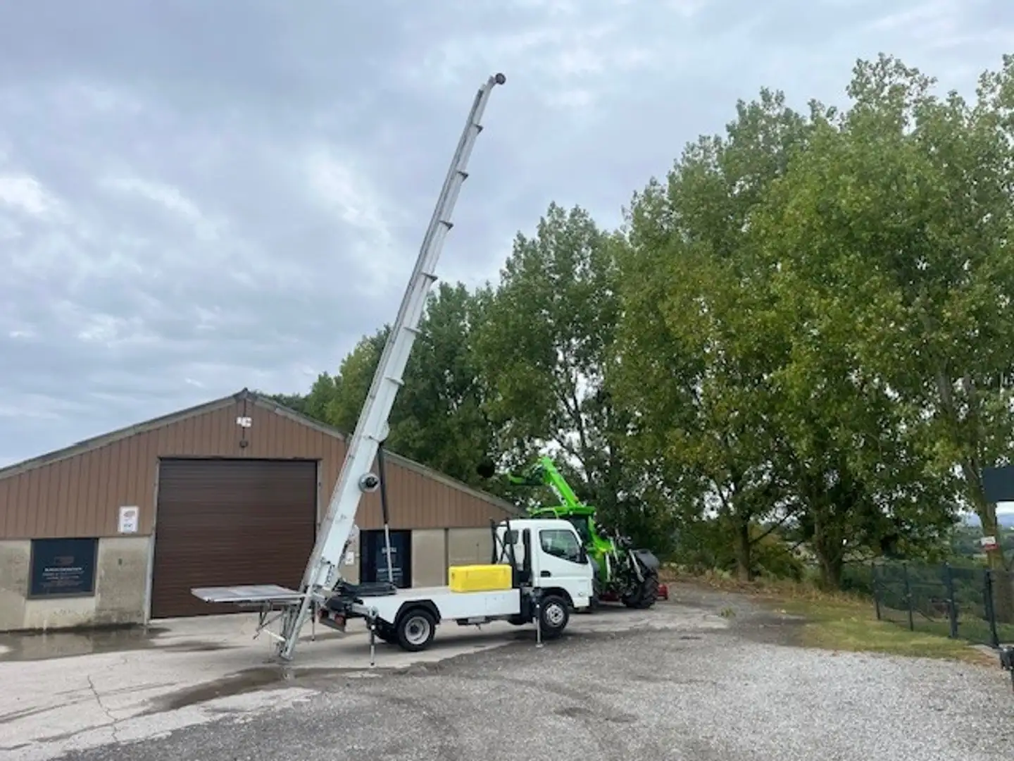 Nissan Білий - 1