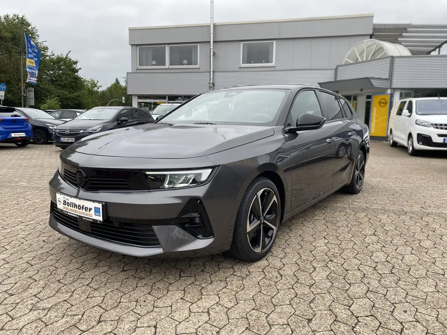 Opel Astra GS ST AT8/NAVI/SHZ+LHZ/PDC vo+hi+360Cam Grau - 1