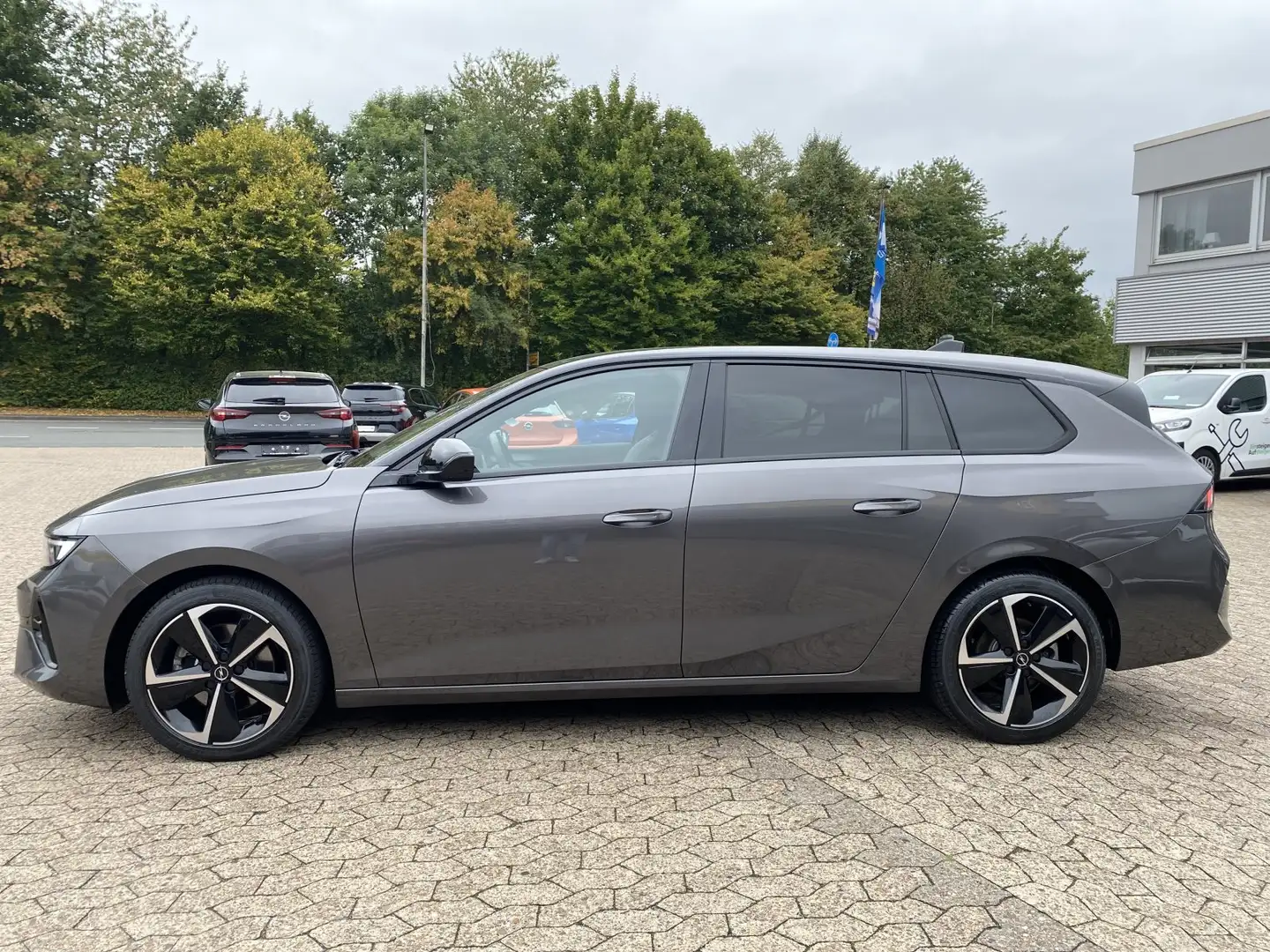 Opel Astra GS ST AT8/NAVI/SHZ+LHZ/PDC vo+hi+360Cam Grau - 2