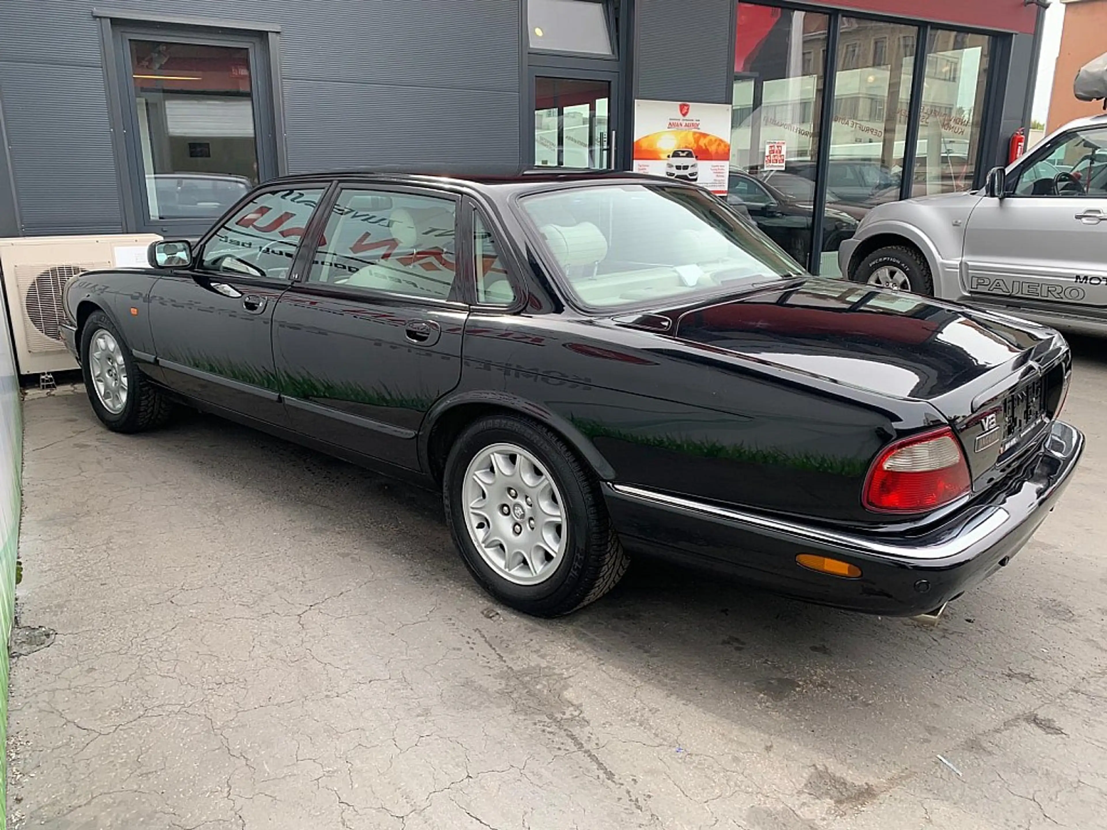 Jaguar XJ 8 4,0 Executive *Leder*Traumzustand* — photo 4