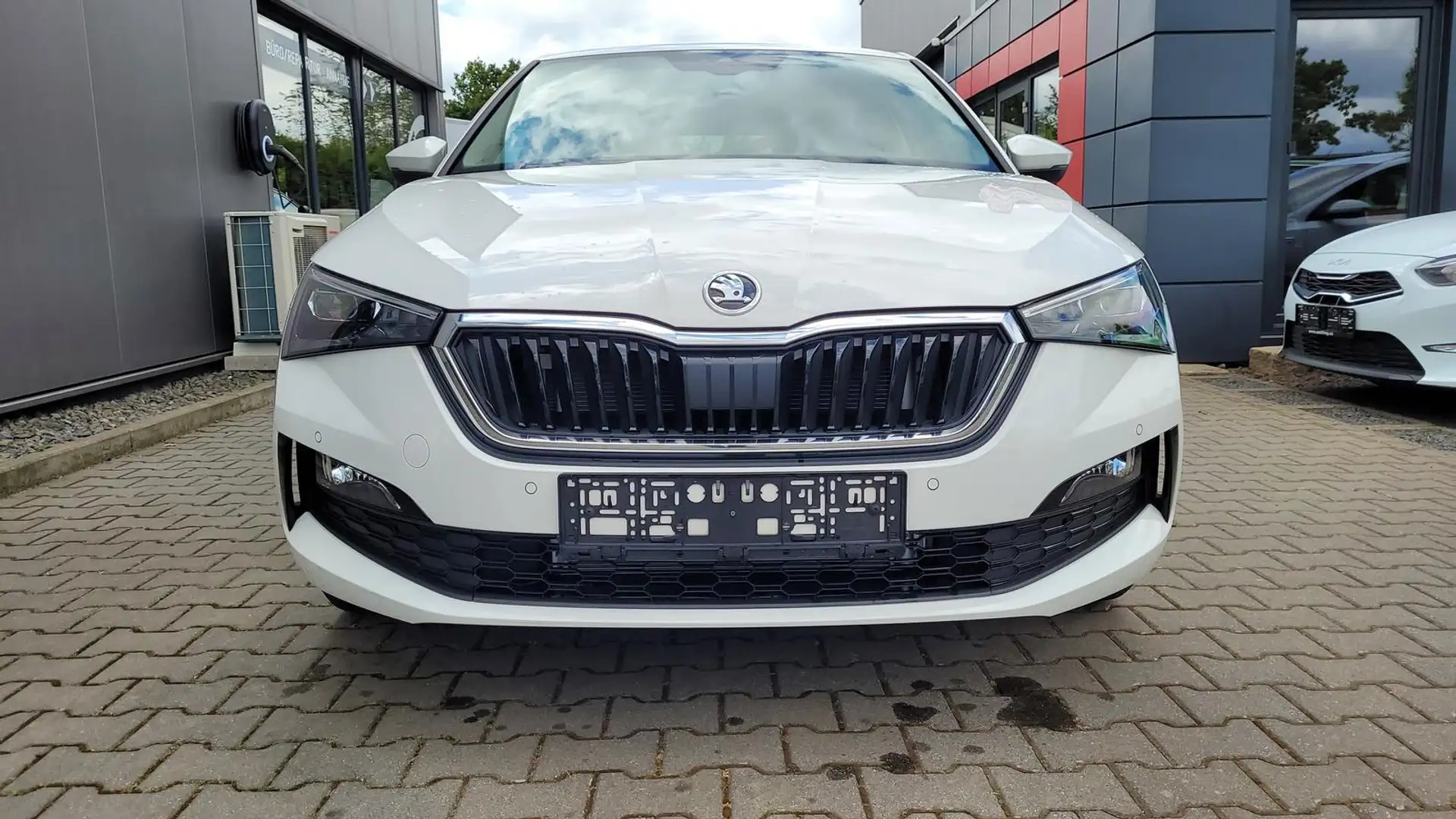 Skoda Scala Ambition Ambition*LED*Shzg*PDC*Cam*16Zoll*AppCo... Weiß - 2