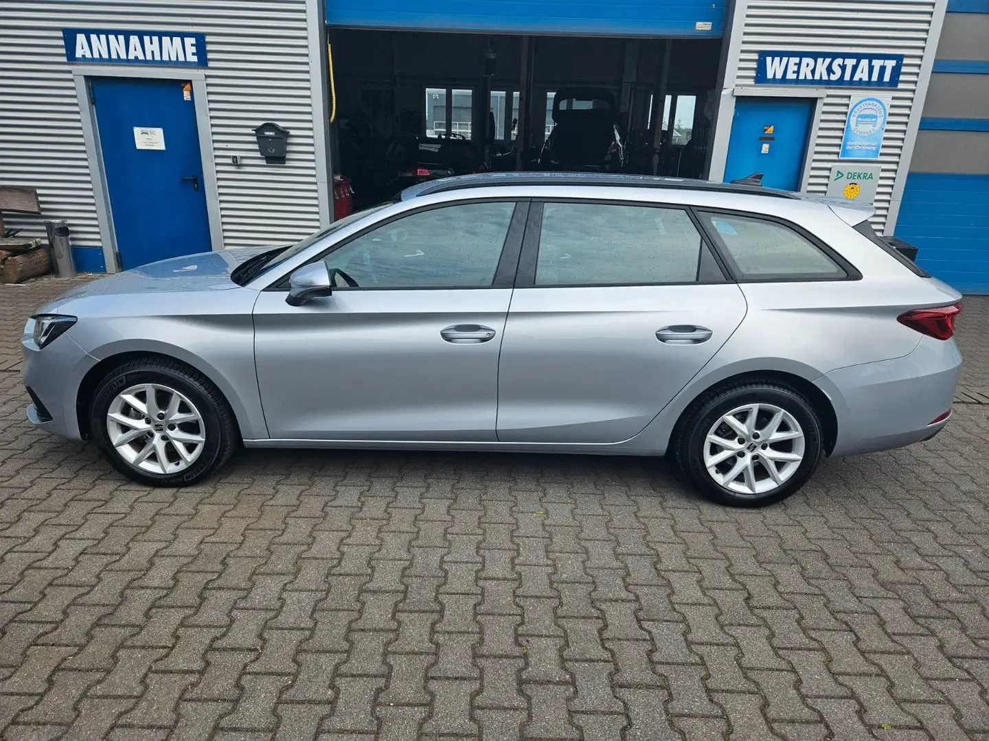 SEAT Leon Hybrid Sportstourer Style Navi PDC Tempomat Plateado - 2