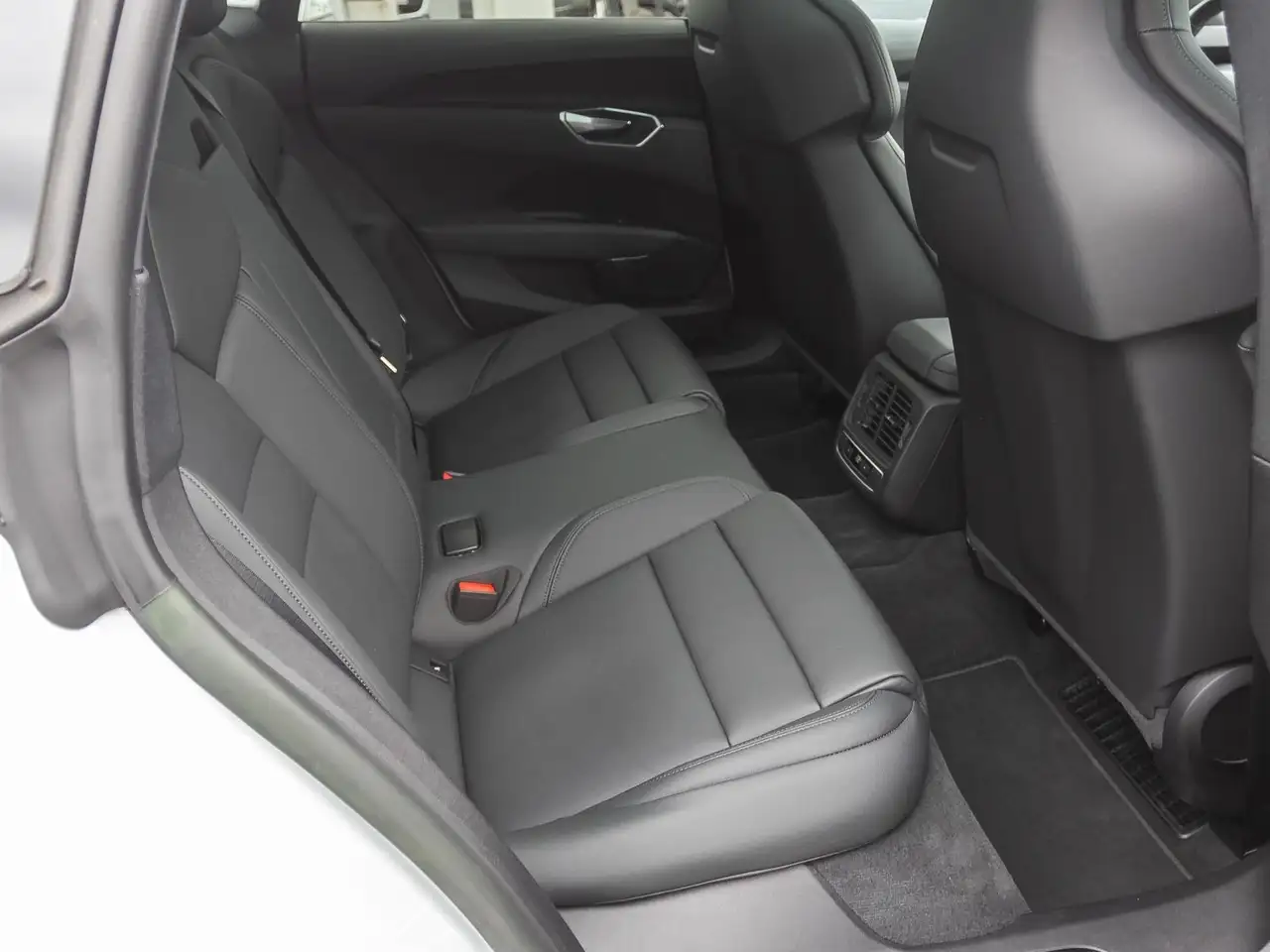 Audi e-tron GT Navi Matrix HuD Panorama B&O Standklim, миниатюра 25