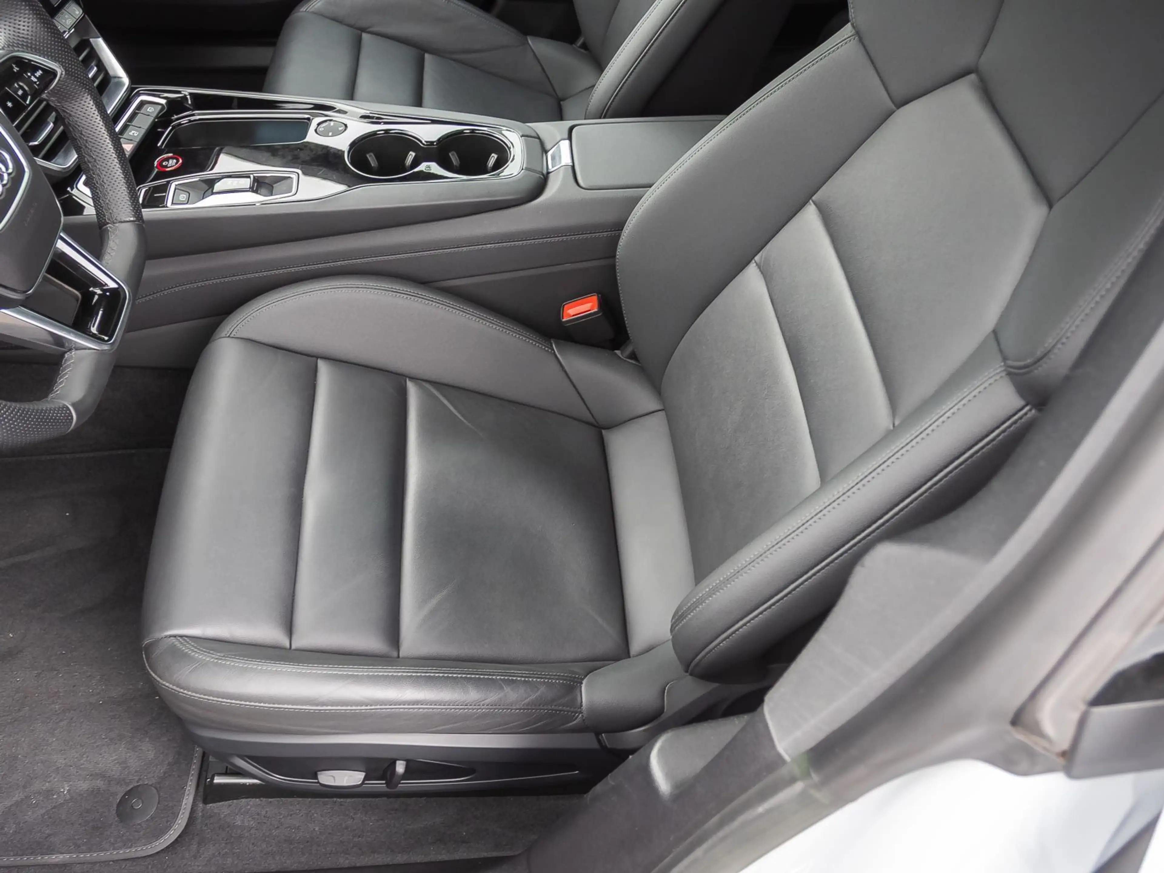 Audi e-tron GT e-tron GT Navi Matrix HuD Panorama B&O Standklim — photo 14