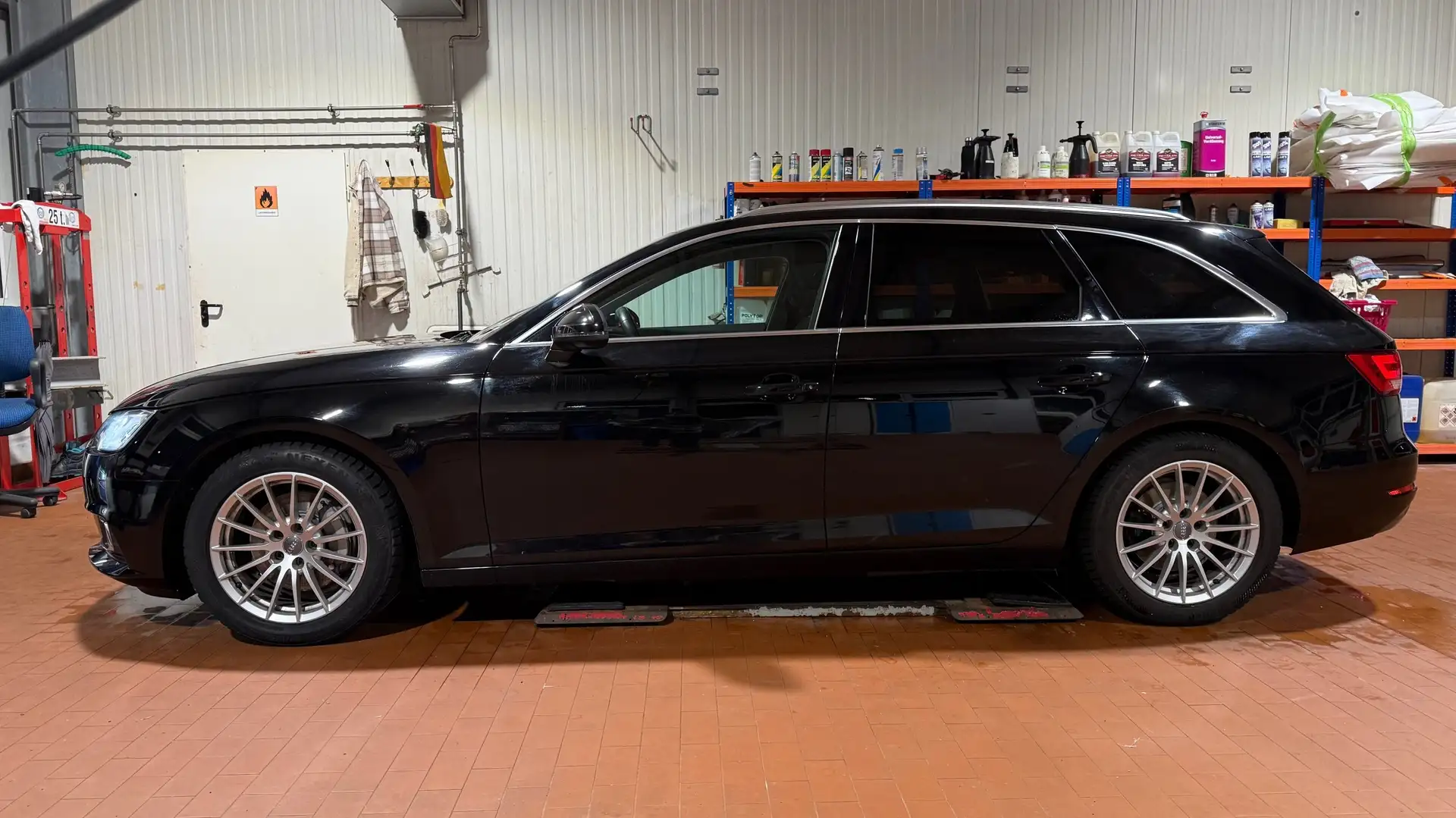 Audi A4 +sport+NAVI+KLIMA+SHZ+AUTOMATIK+8xKOMPLETTRAD+ Nero - 2