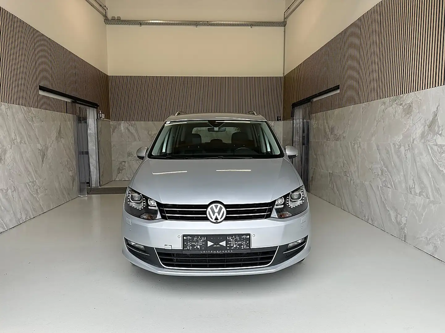 Volkswagen Sharan Business+ SCR 2,0 TDI Lederlenkrad, Servotonic,... Silber - 2