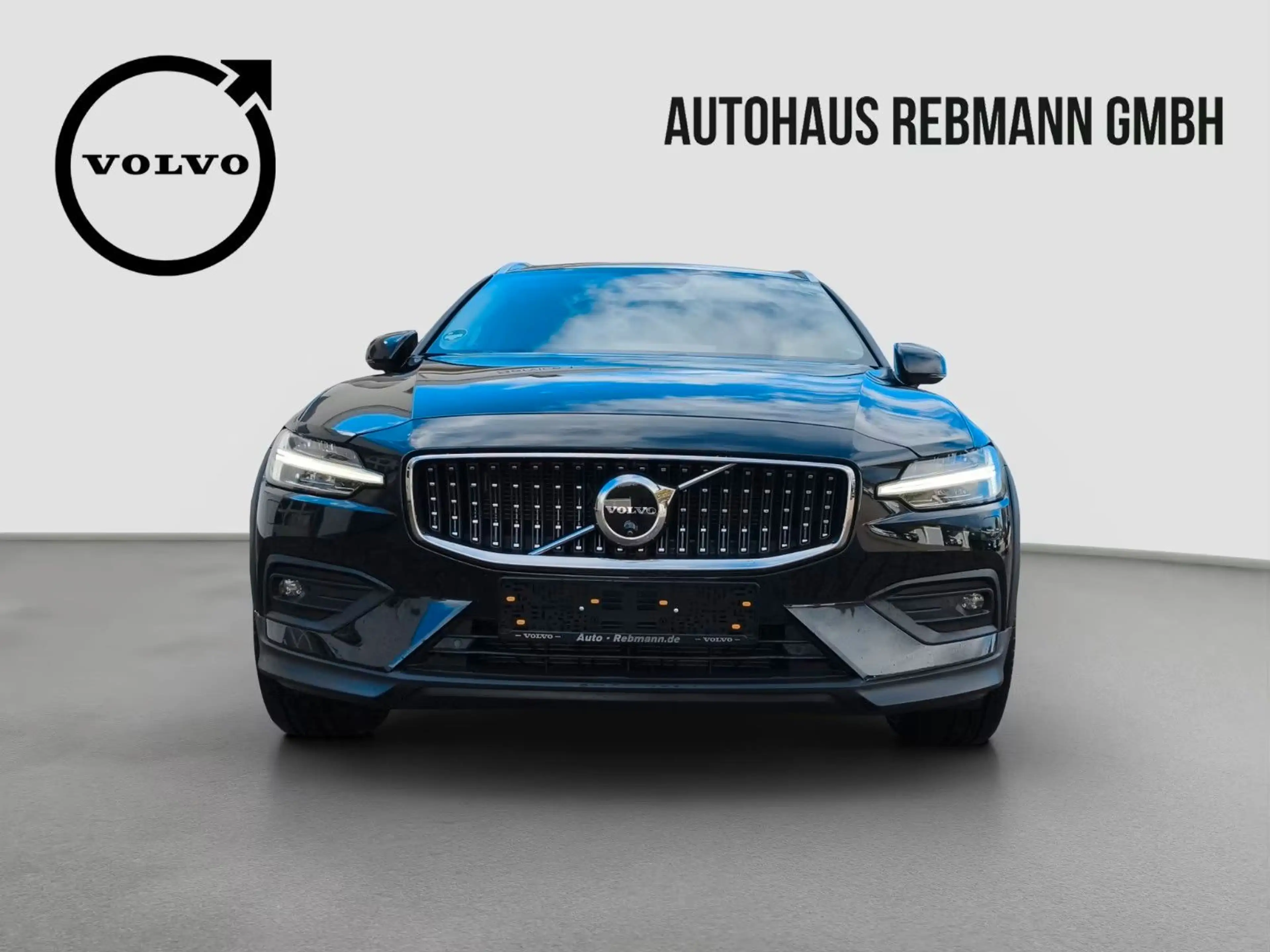 Volvo V60 Cross Country V60 B5 AWD Cross Country Ultimate SD*StdHz*B&W — photo 3