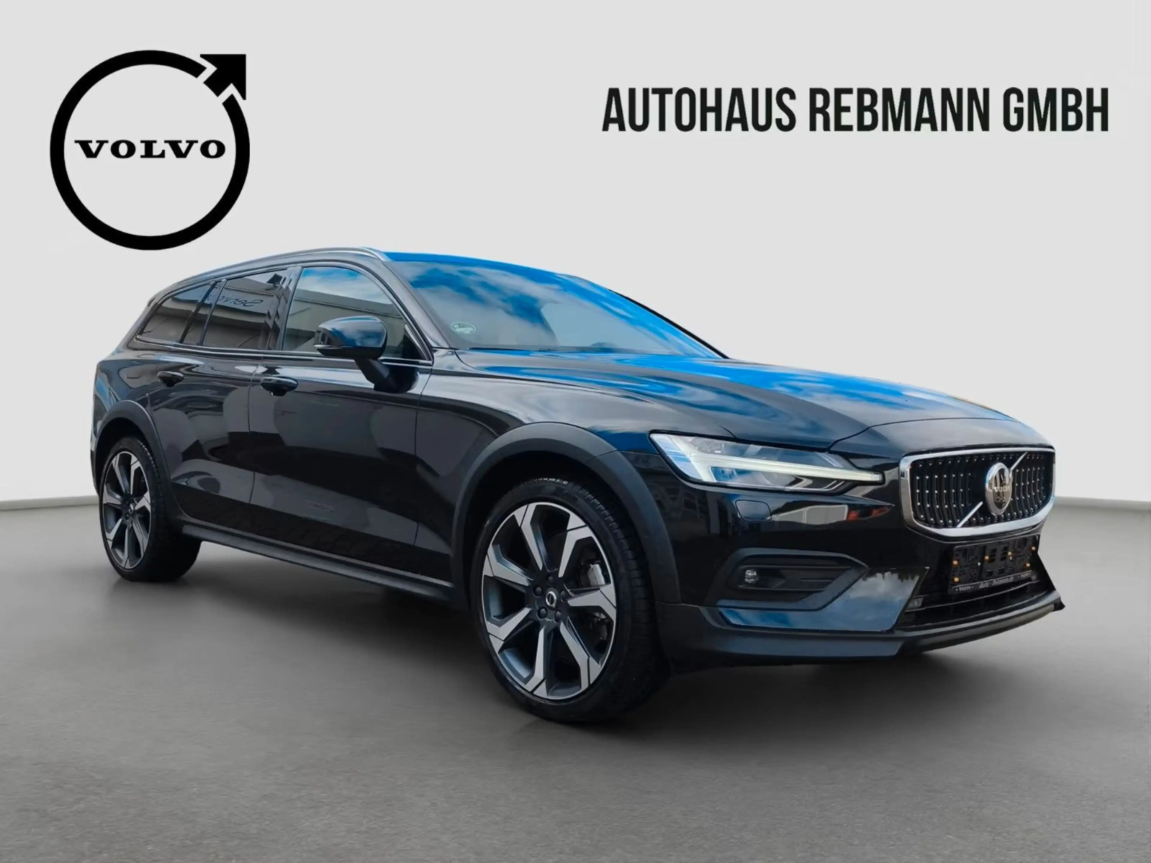 Volvo V60 Cross Country V60 B5 AWD Cross Country Ultimate SD*StdHz*B&W — photo 2