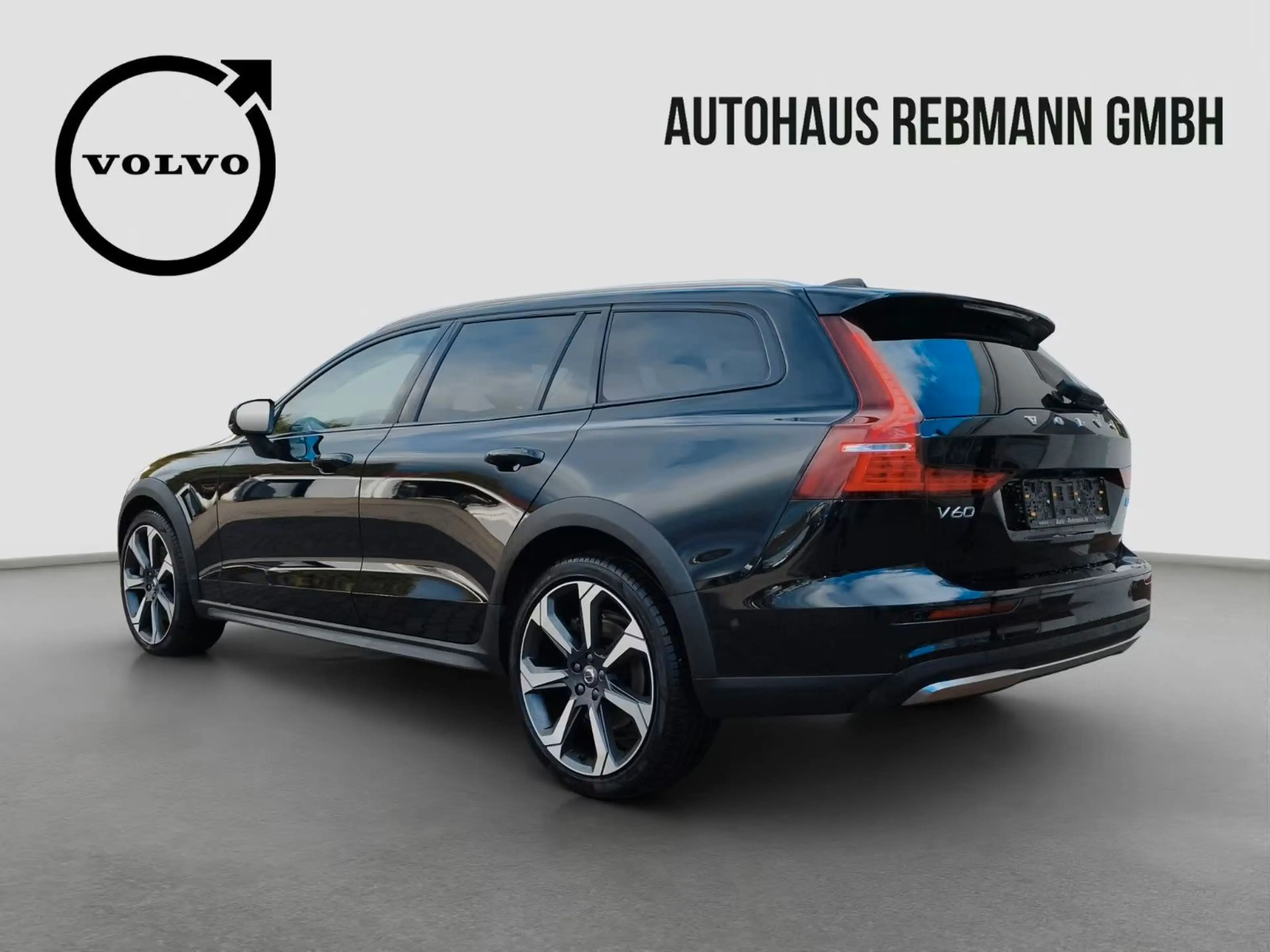 Volvo V60 Cross Country V60 B5 AWD Cross Country Ultimate SD*StdHz*B&W — photo 5