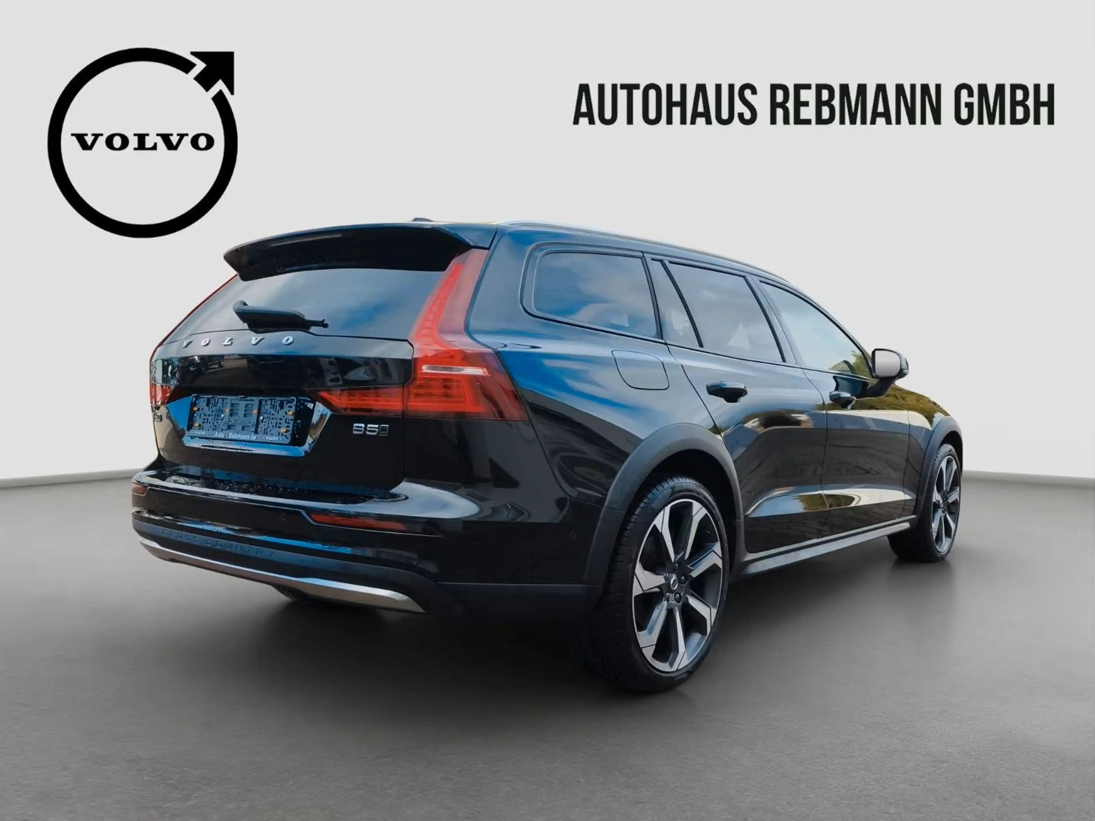 Volvo V60 Cross Country V60 B5 AWD Cross Country Ultimate SD*StdHz*B&W — photo 4
