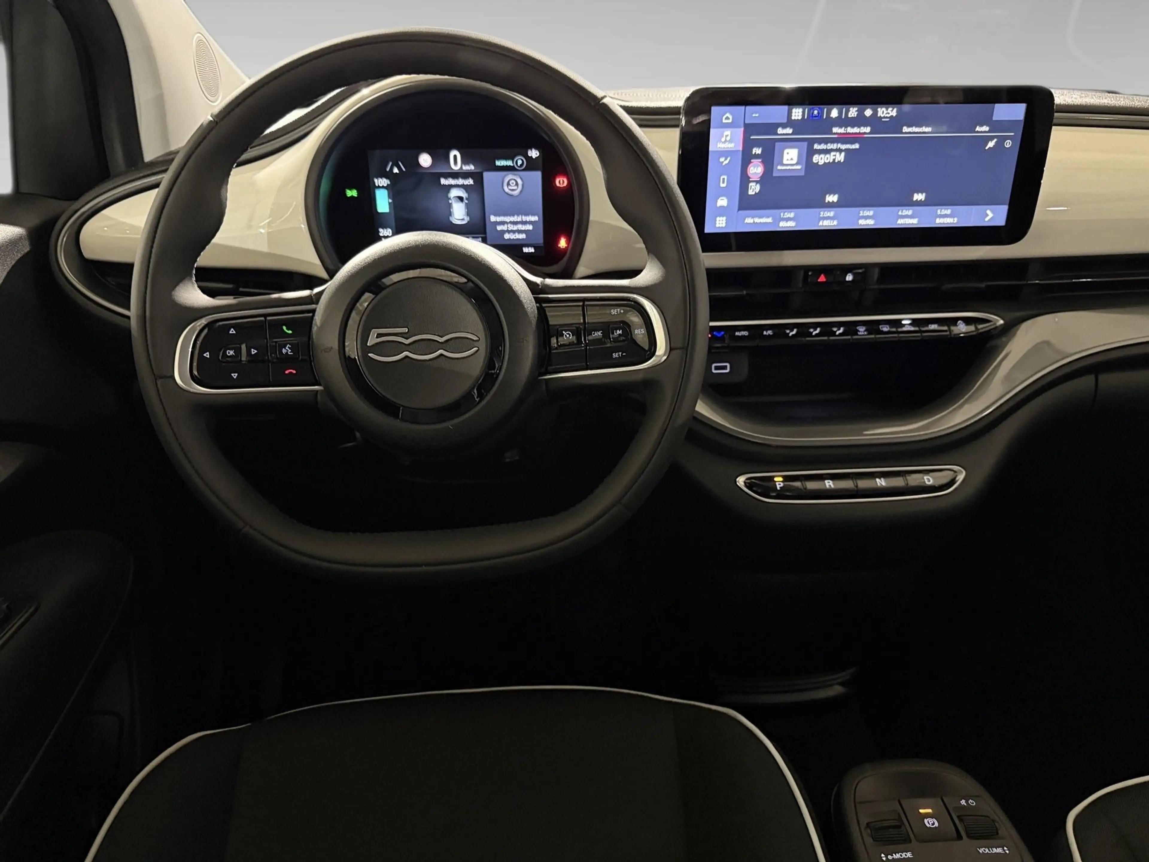 Fiat 500e 500e 42 kWh LIMO — photo 6