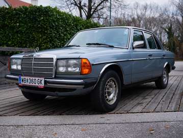 230 E W123