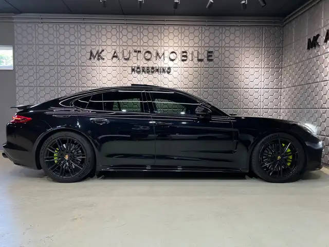 Porsche Panamera view 8