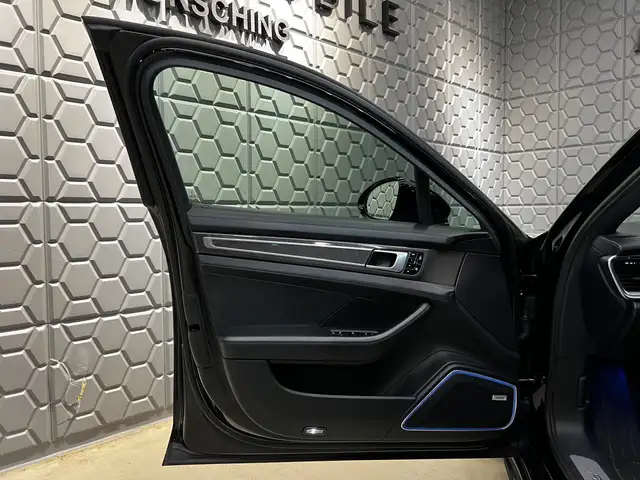Porsche Panamera view 15