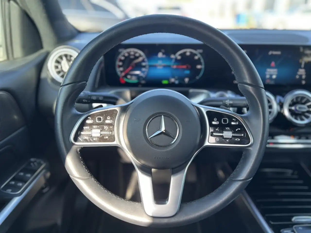 Mercedes-Benz EQB 250 Luxury Line 7 places 9