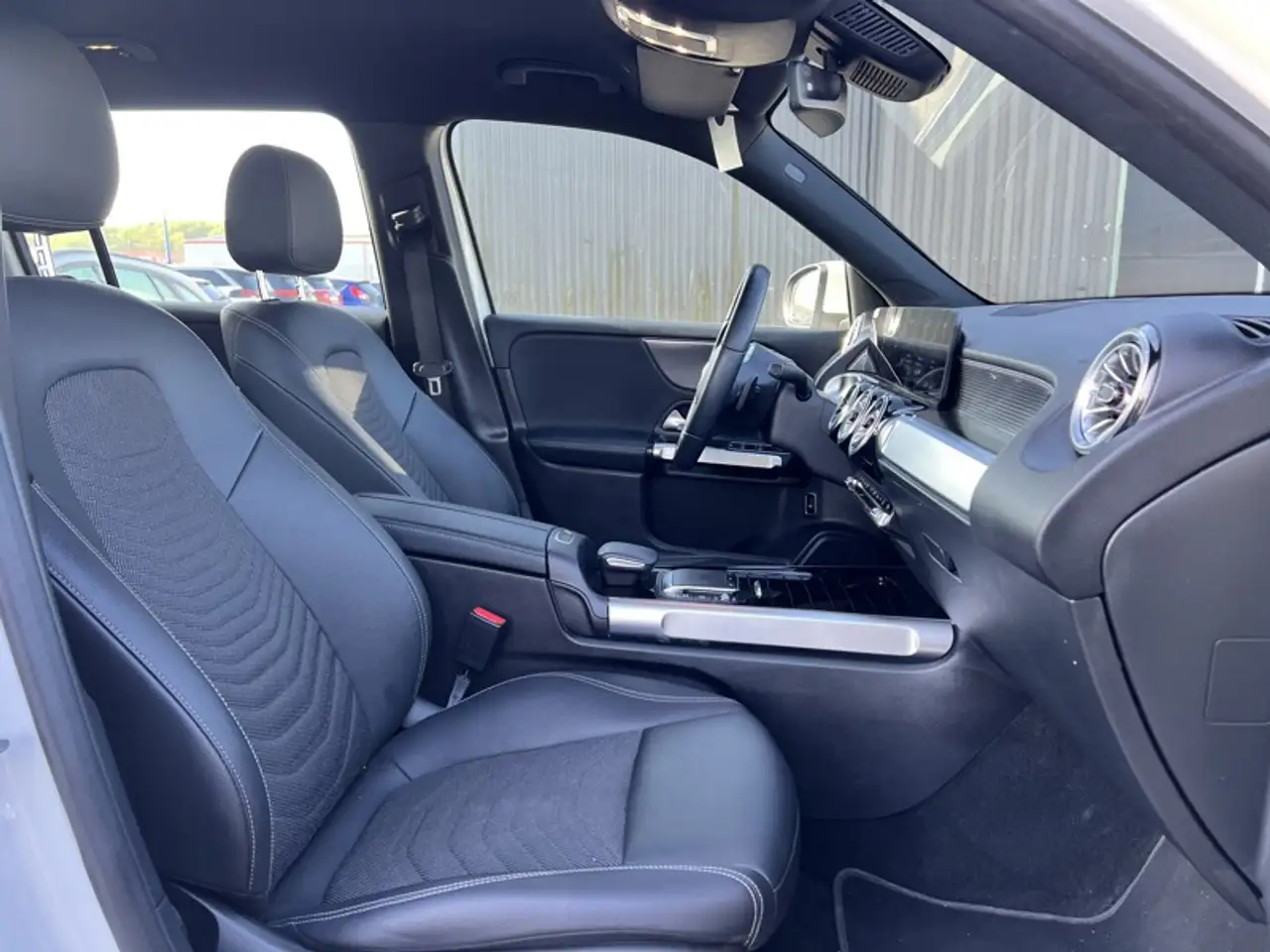 Mercedes-Benz EQB 250 Luxury Line 7 places 12