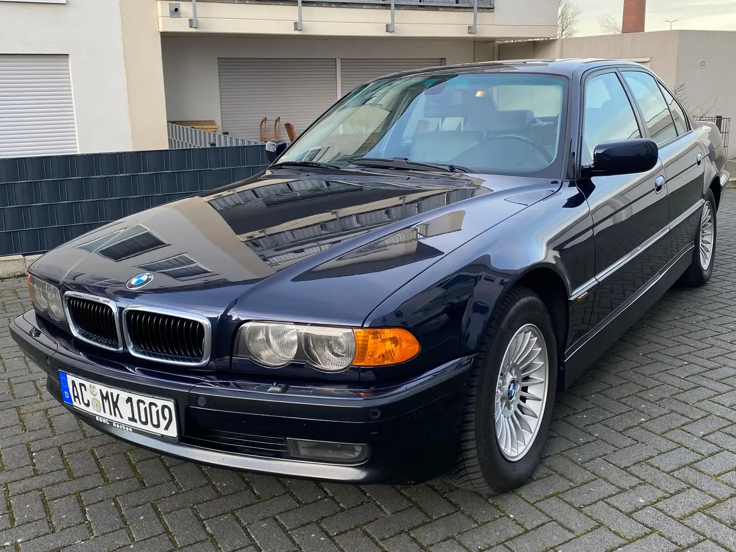 BMW 740 7er 740i Modrá - 1